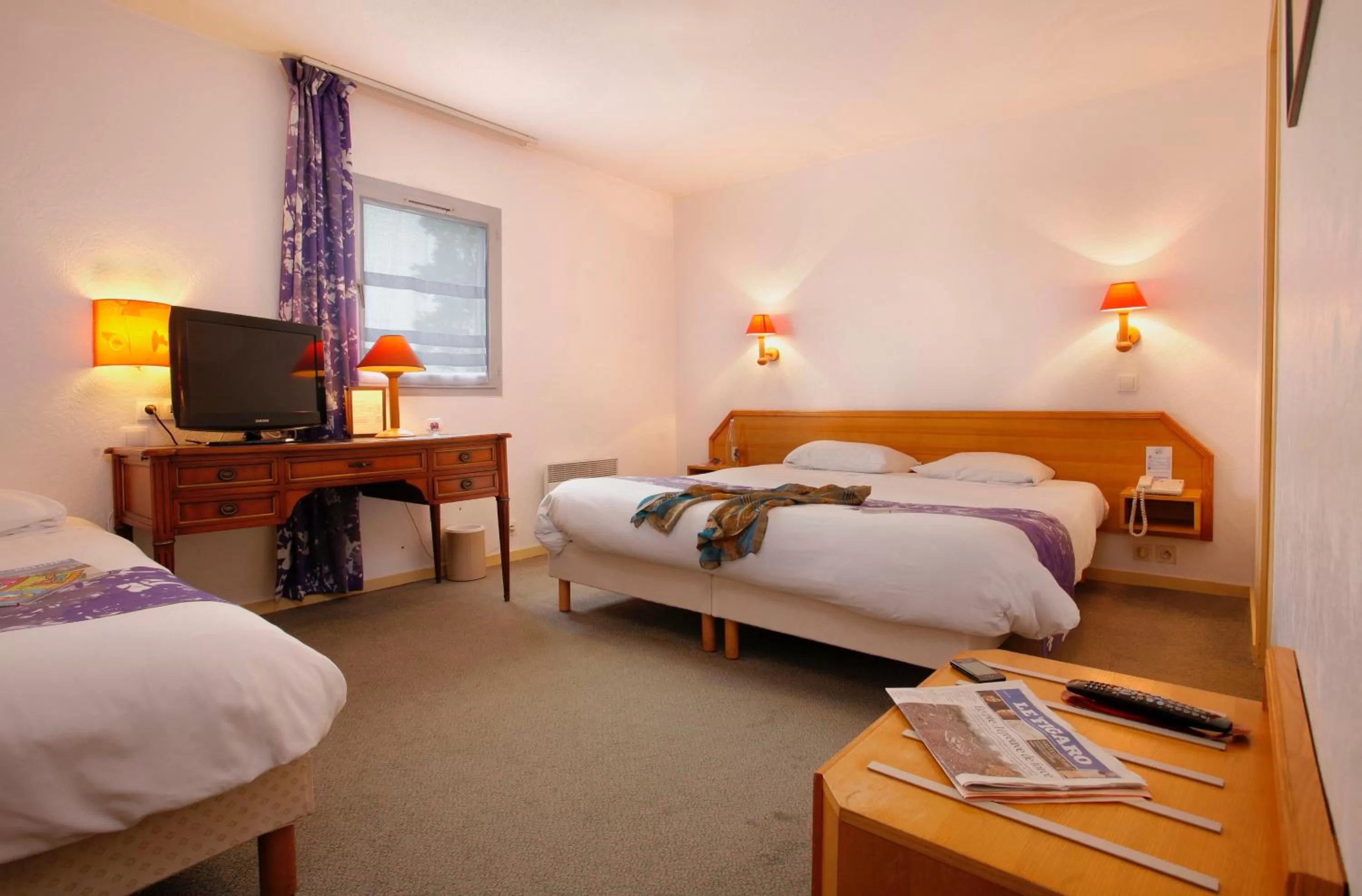 Photo of the whole room, Bed in Logis Hôtel Novalis Quimperlé