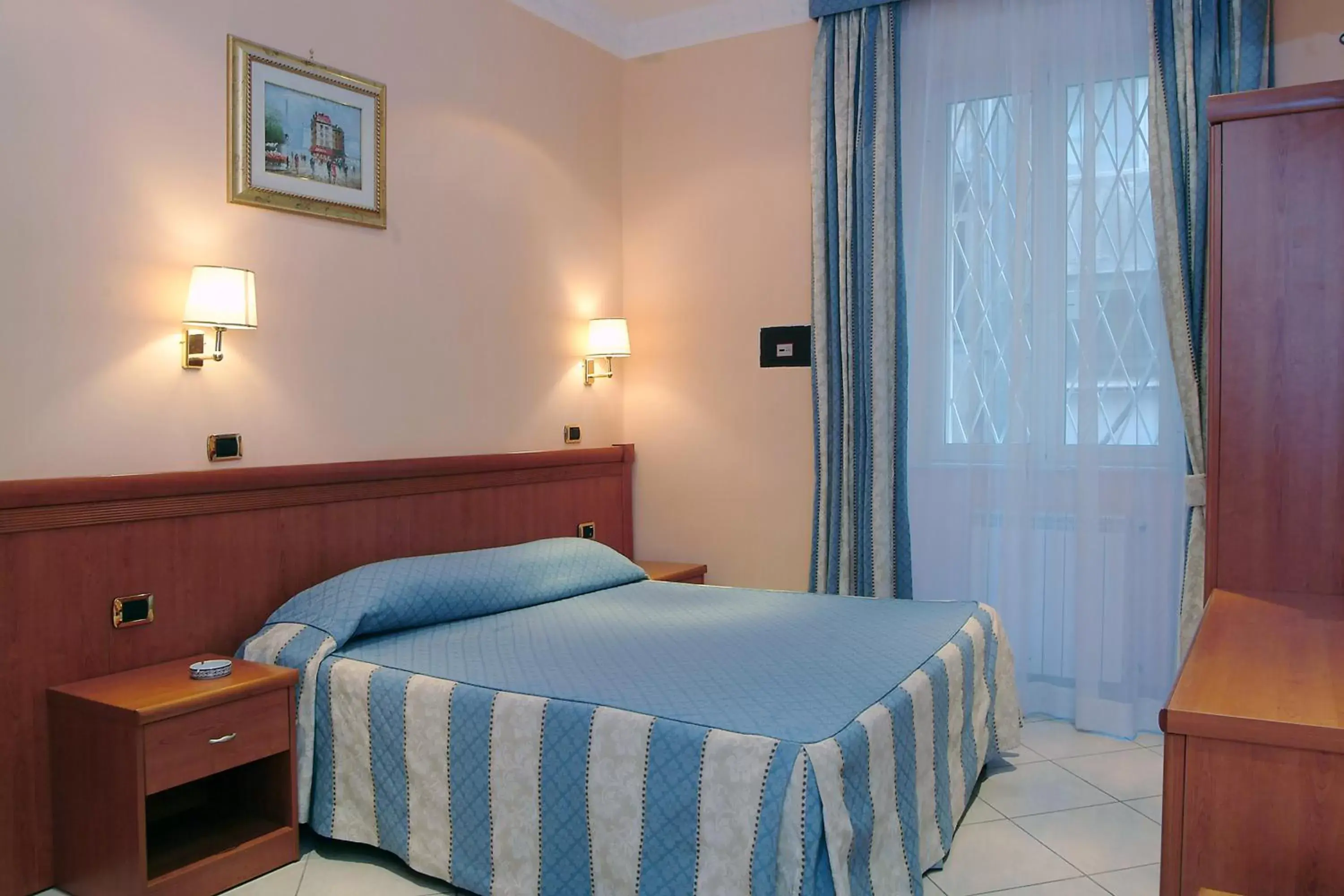 Large Double Room in Hotel Meridiana Large Double Room in Hotel Meridiana