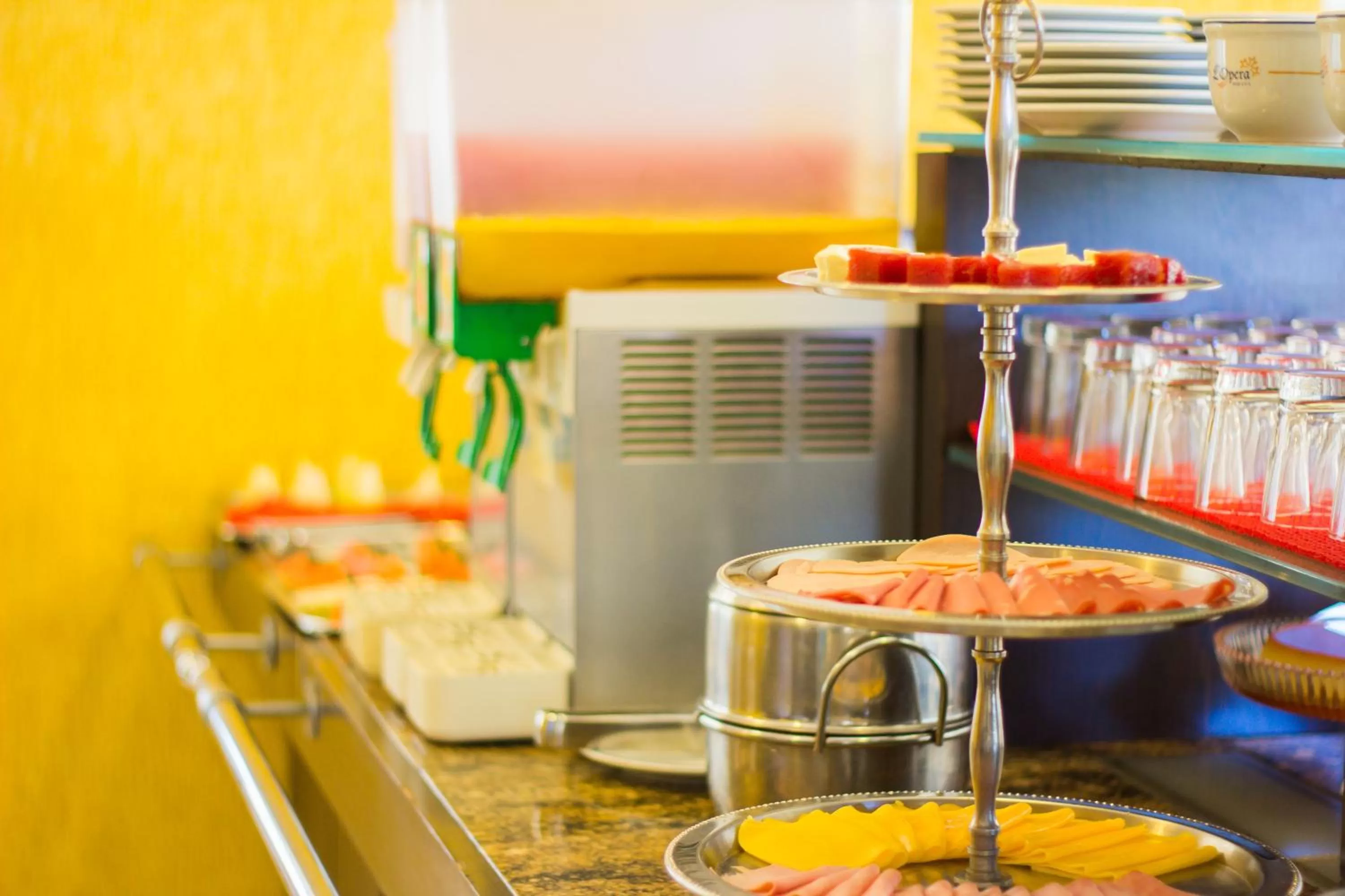 Restaurant/places to eat in L'Opera Hotel