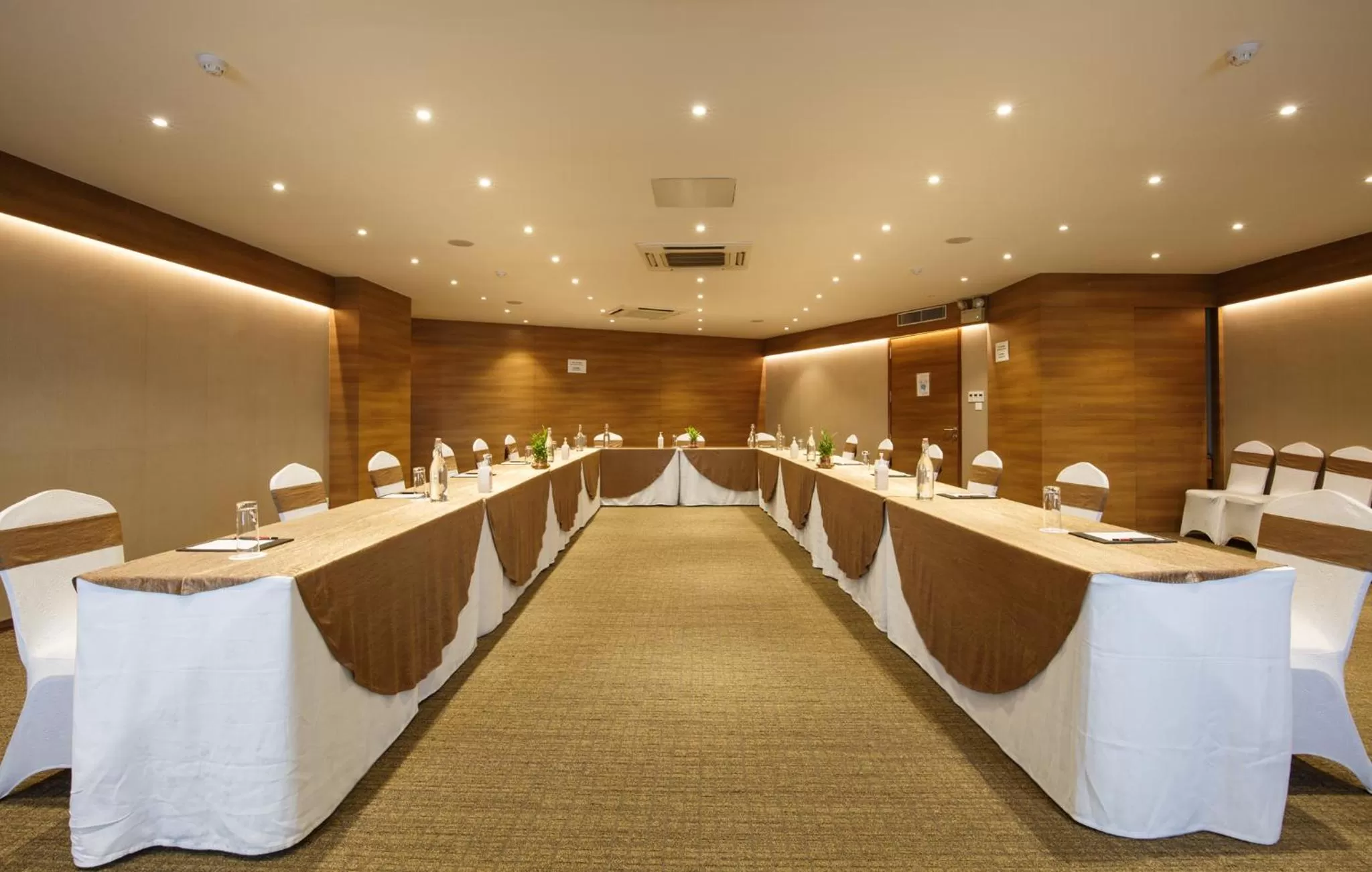 Business facilities in Hotel Ambassador by ACE Hotels