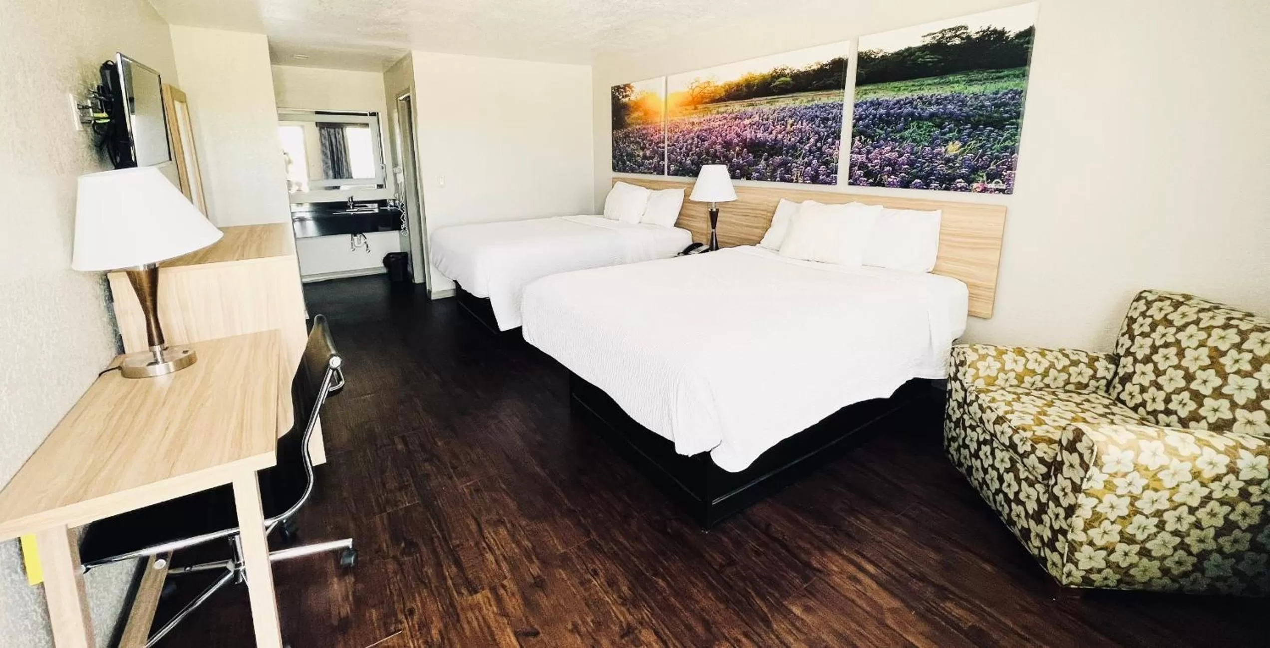 Days Inn & Suites by Wyndham - Canton First Monday Trade Days