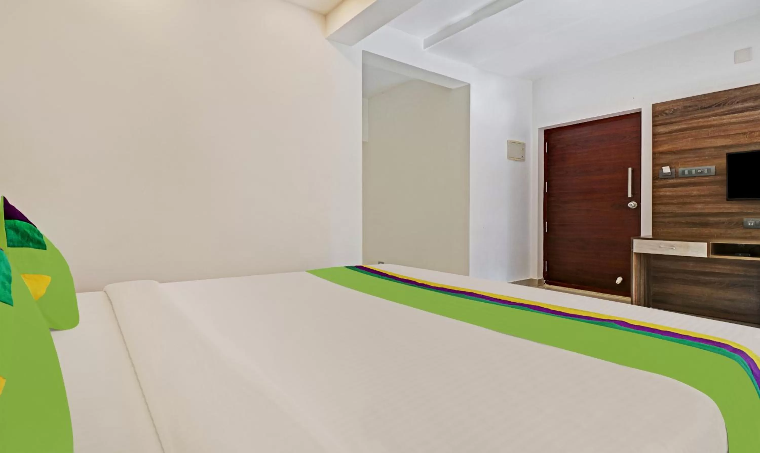 Bedroom, Bed in Treebo Trend Sreepathi Mayoogha