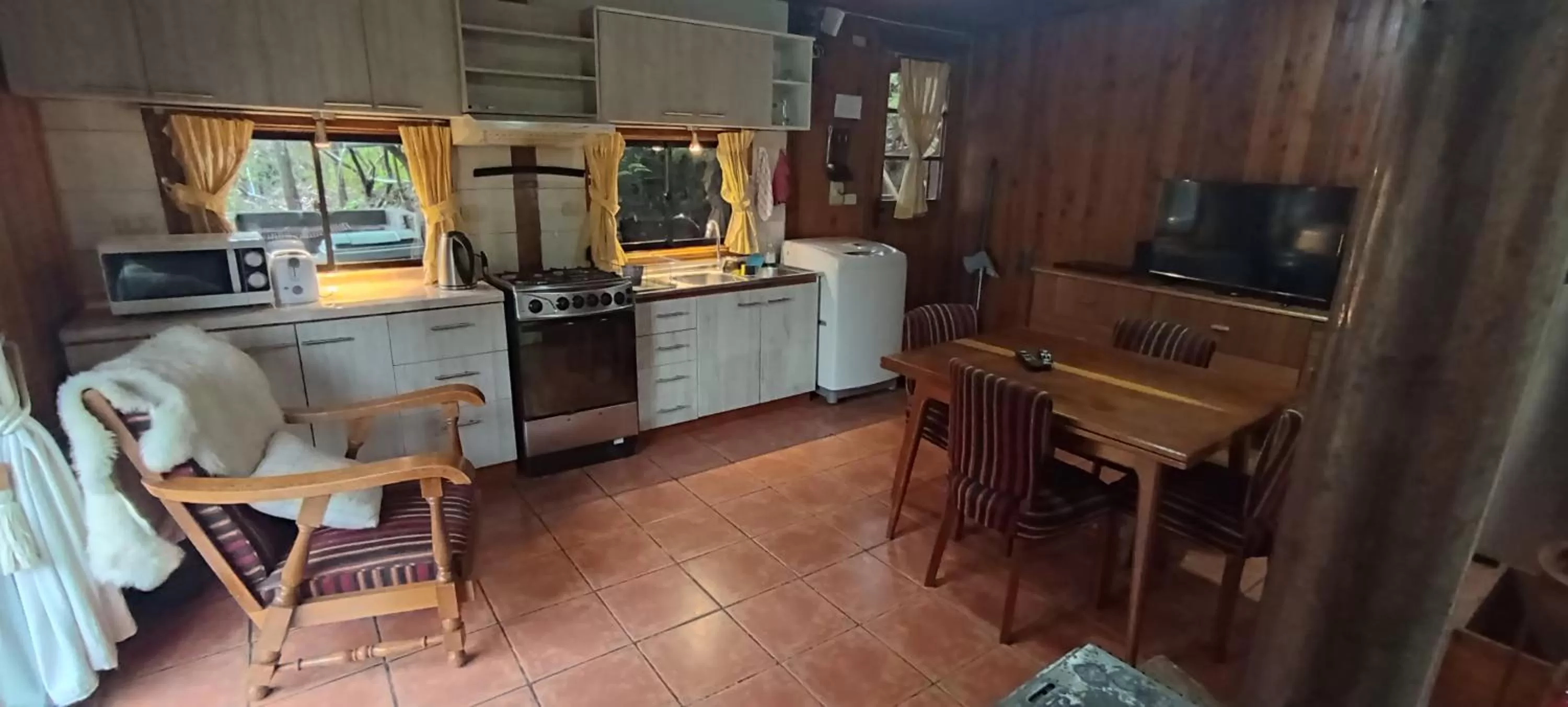 Kitchen or kitchenette, Kitchen/Kitchenette in Omi Kika B&B