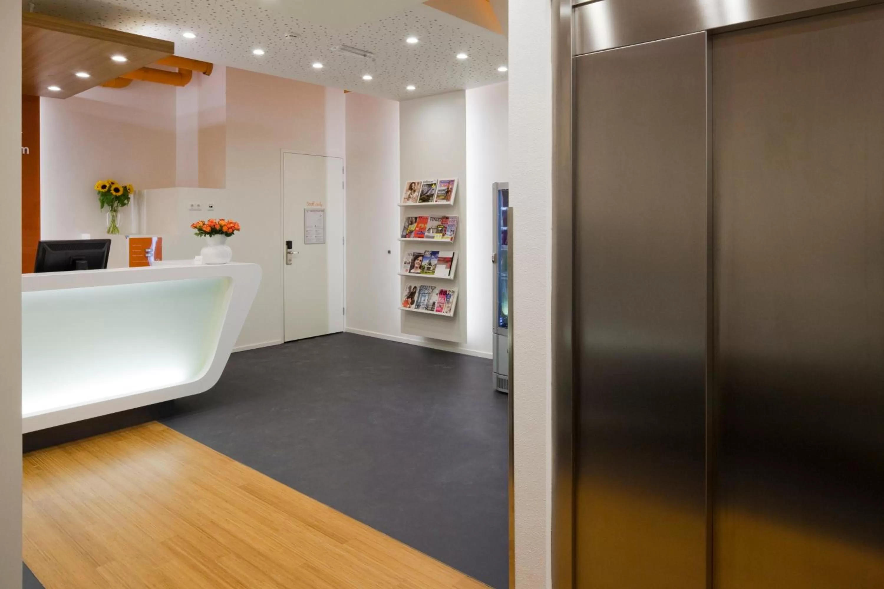 Lobby or reception in easyHotel Amsterdam City Centre South