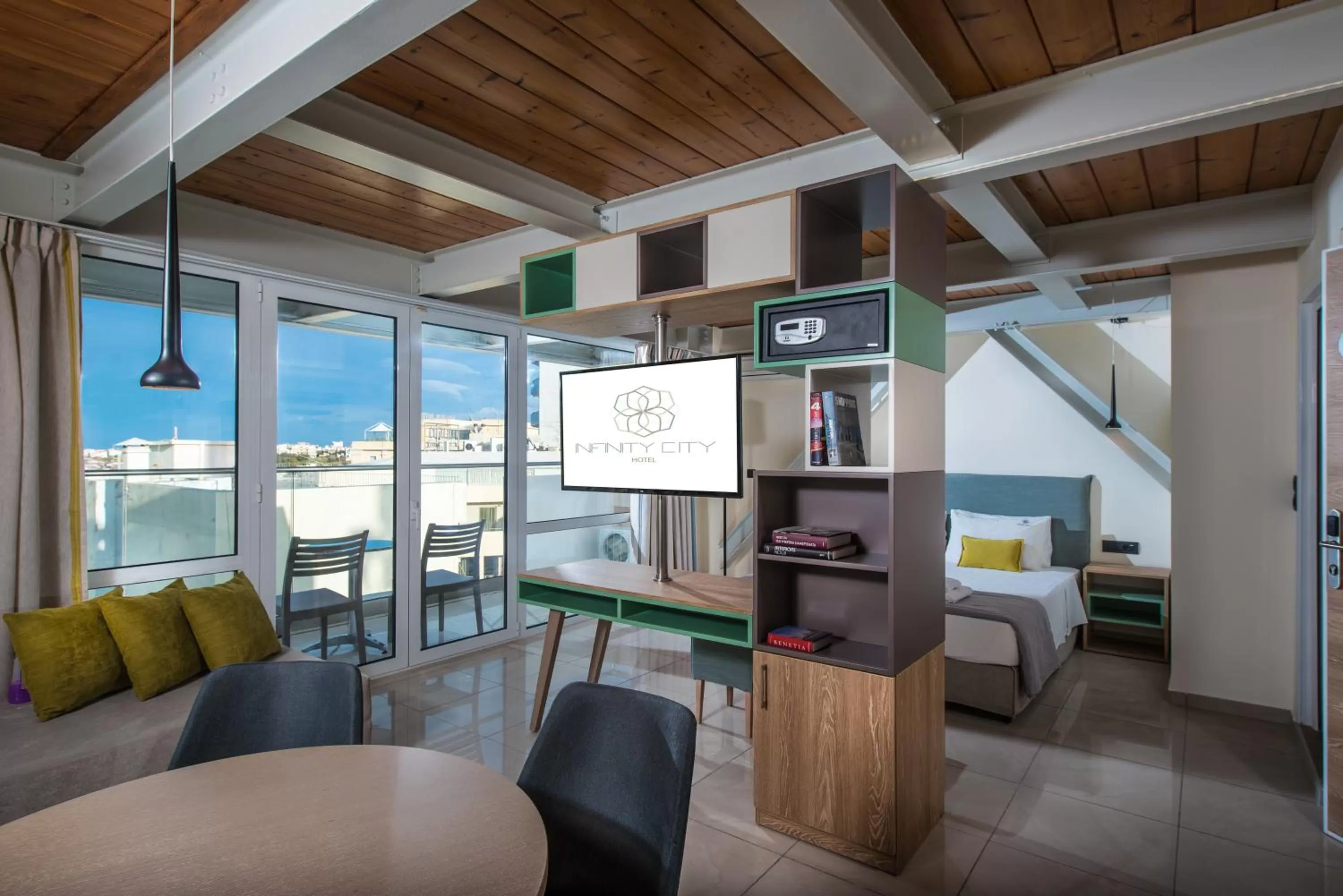 TV and multimedia in Infinity City Boutique Hotel