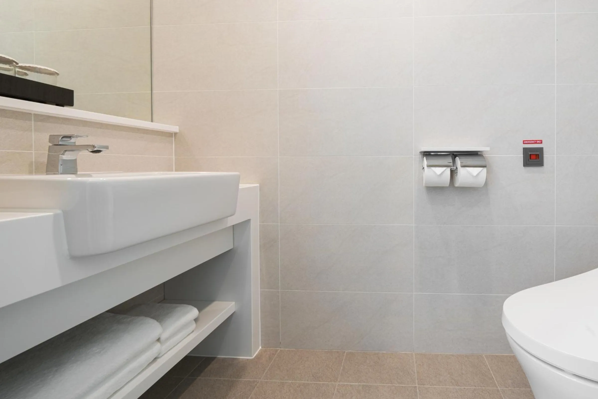 Toilet in Nine Tree by Parnas Seoul Dongdaemun