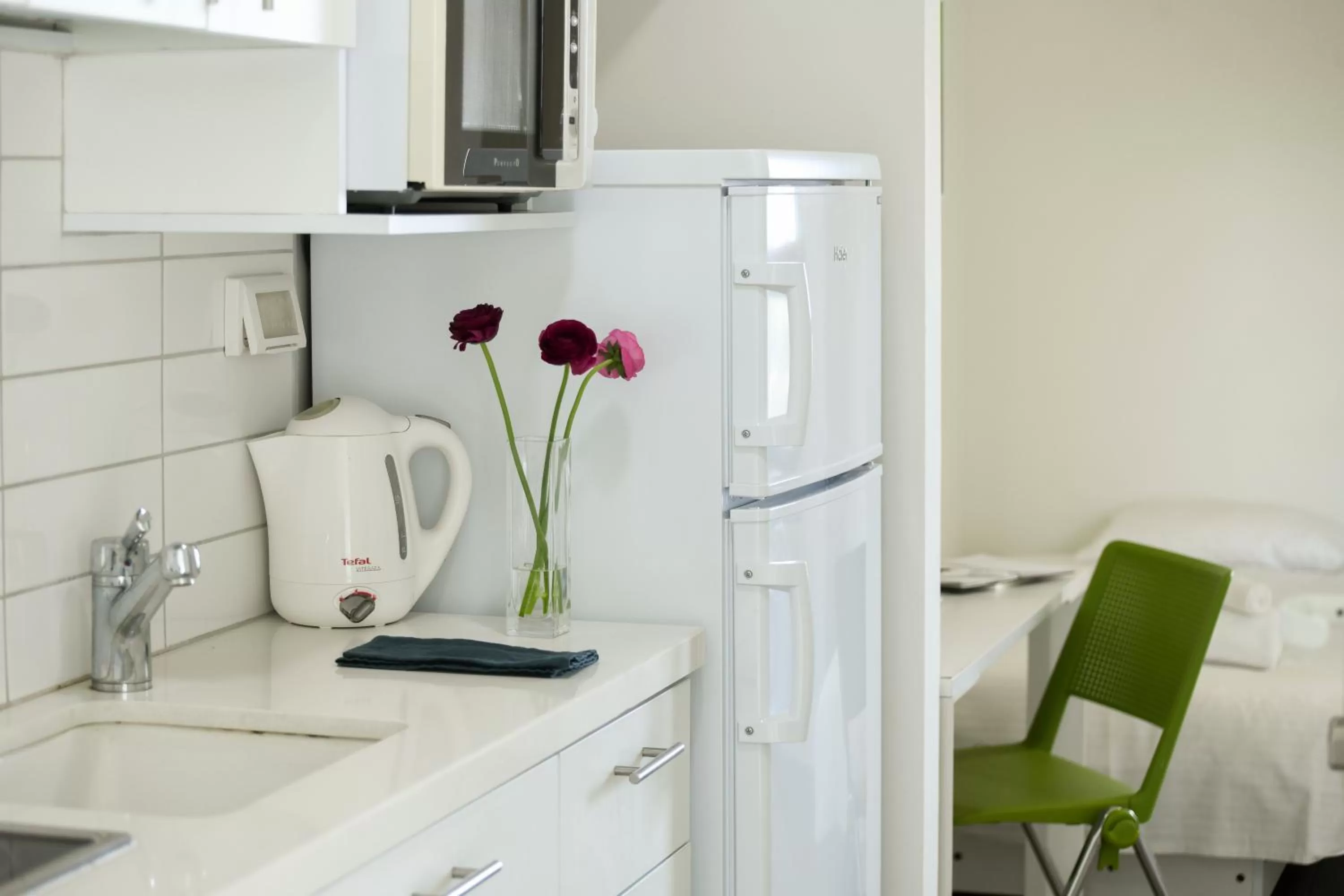 minibar in דירות גני תערוכה - TLV university apartments near Expo by Sea N' Rent