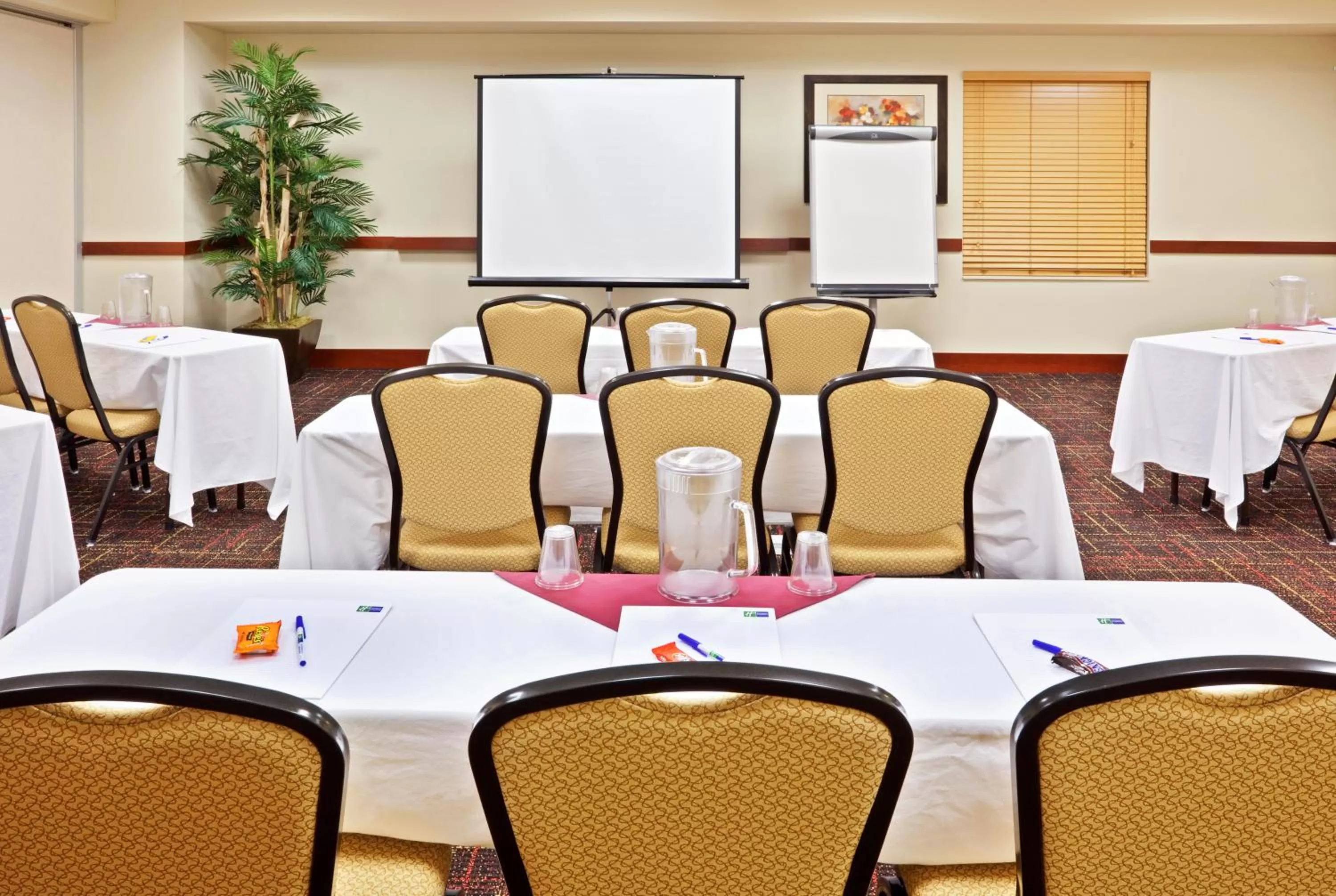 Meeting/conference room in Holiday Inn Express Hotel & Suites Chehalis - Centralia by IHG