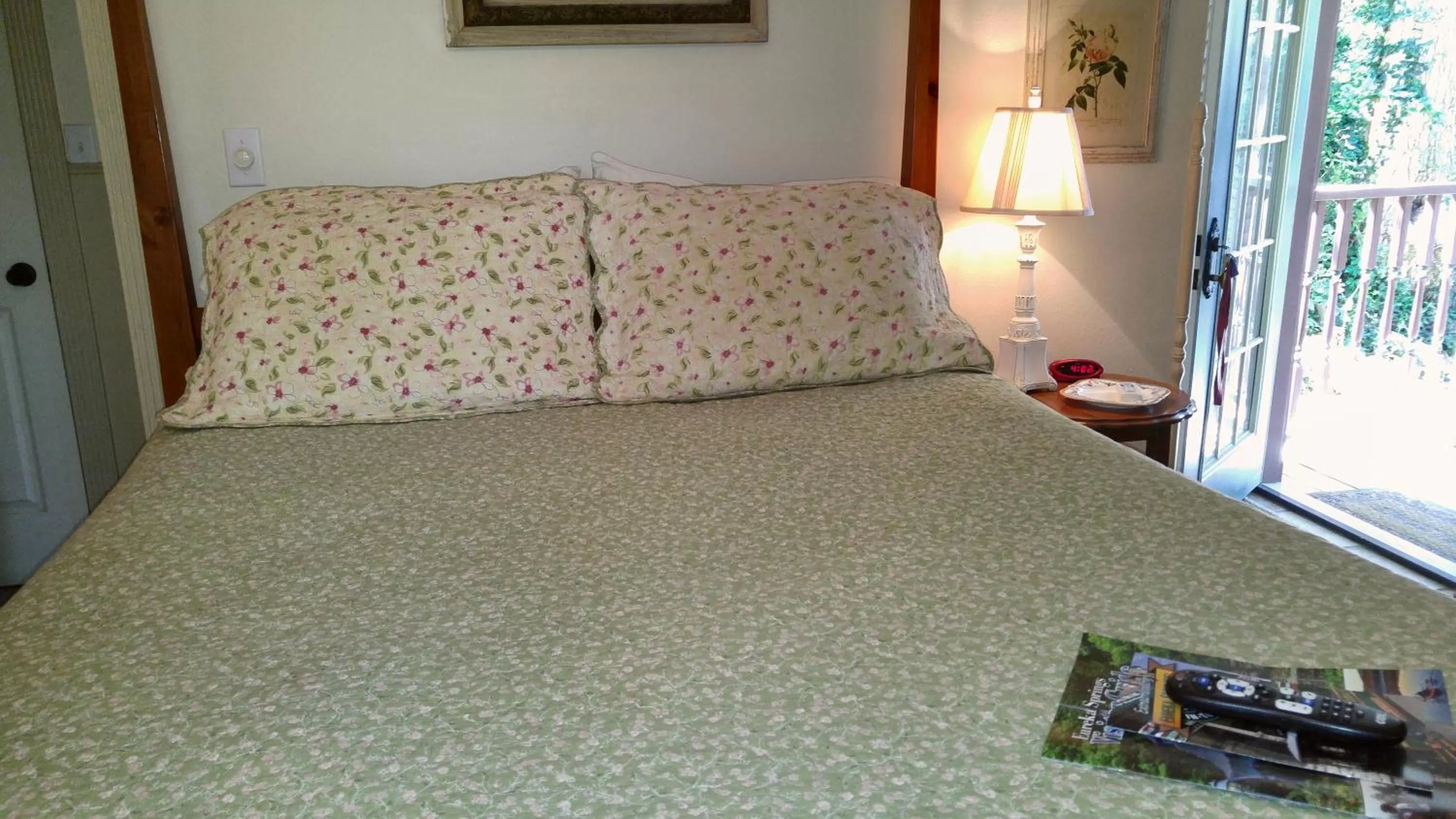 Bed in Hidden Springs Bed and Breakfast