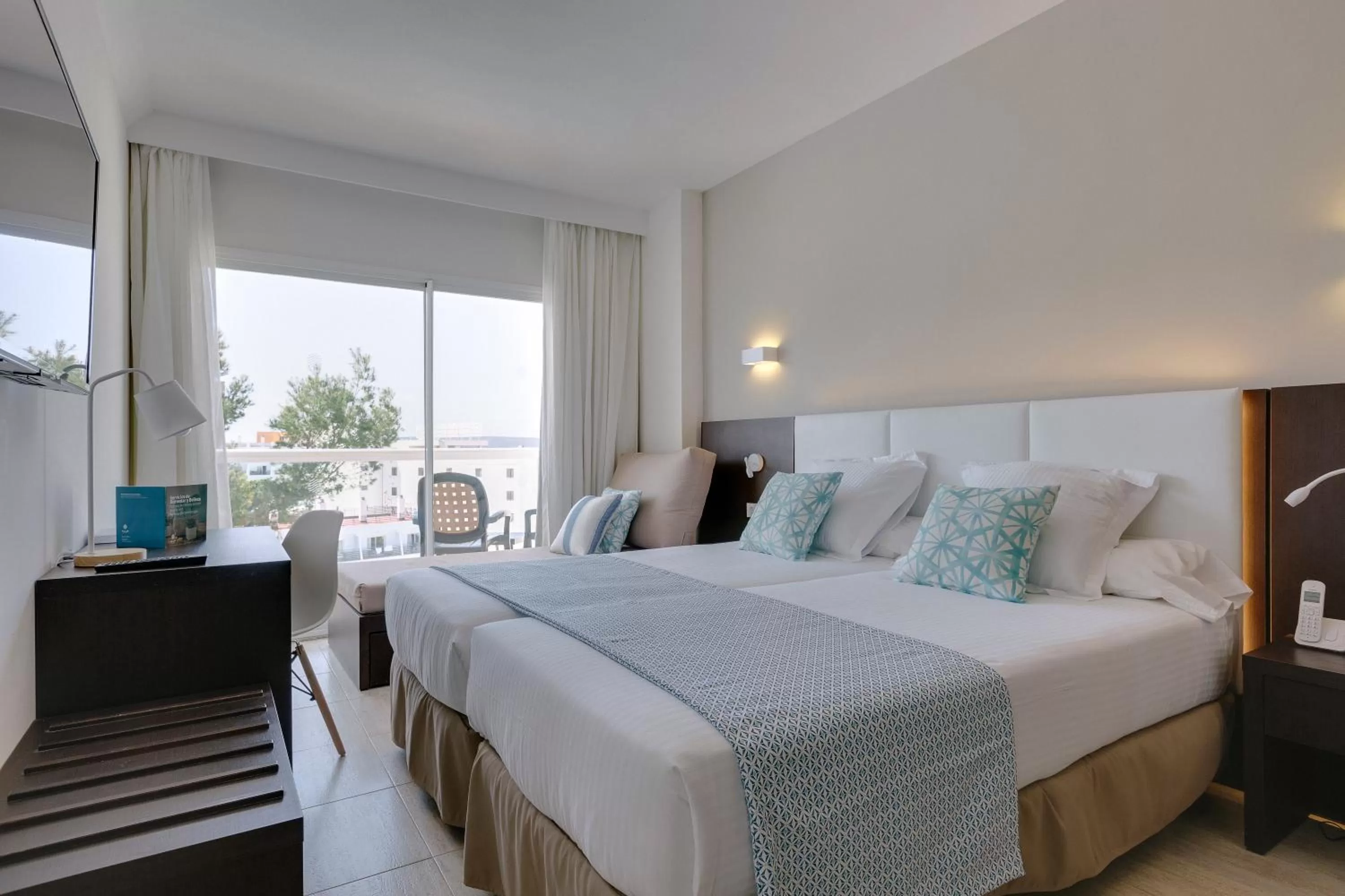 Bedroom, Bed in ILUNION Palmanova Mallorca