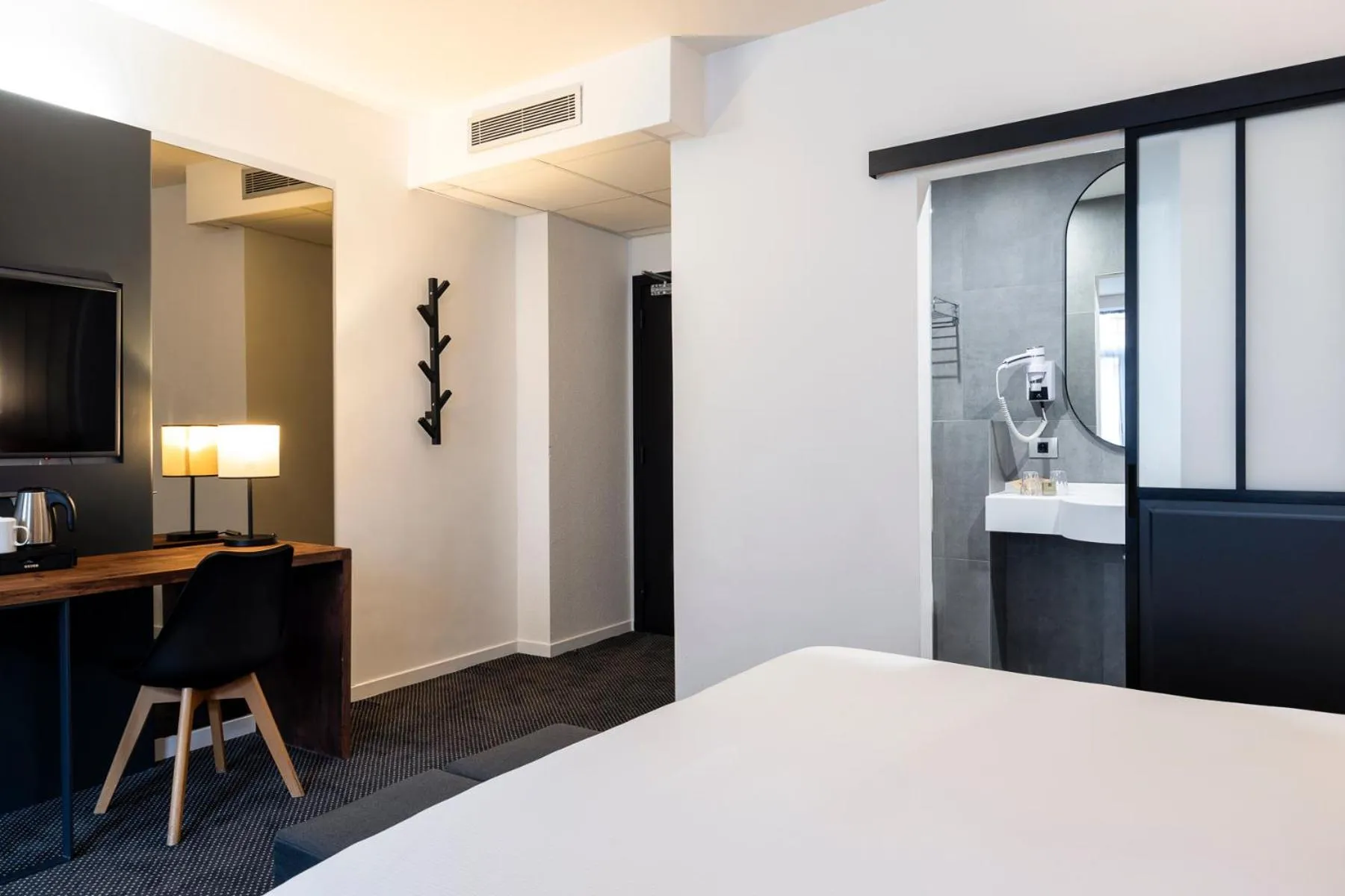 Bedroom, Bed in Aris Grand Place Hotel