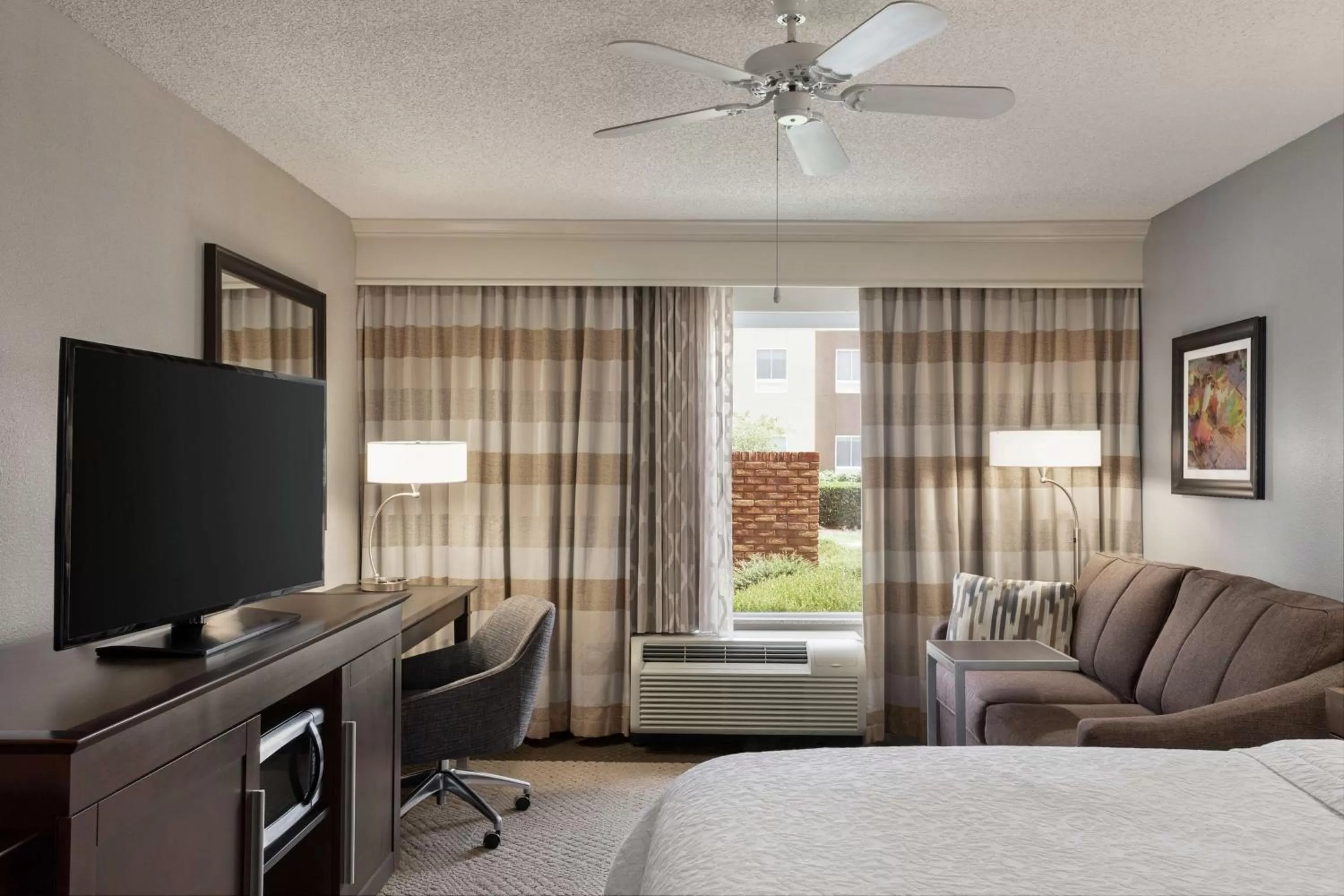 Bedroom, Bed in Hampton Inn & Suites Montgomery-EastChase