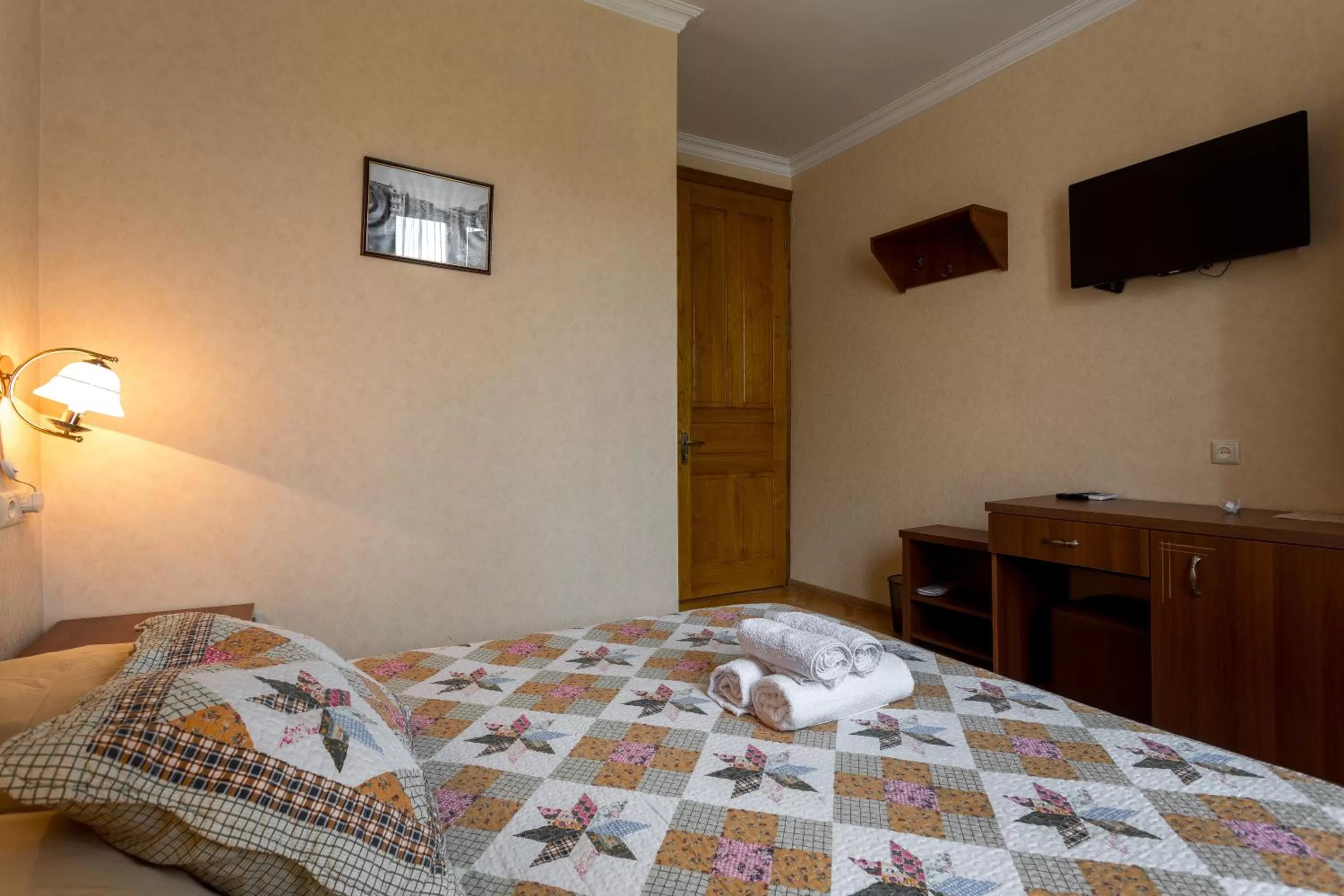 Photo of the whole room, Bed in Heyvany