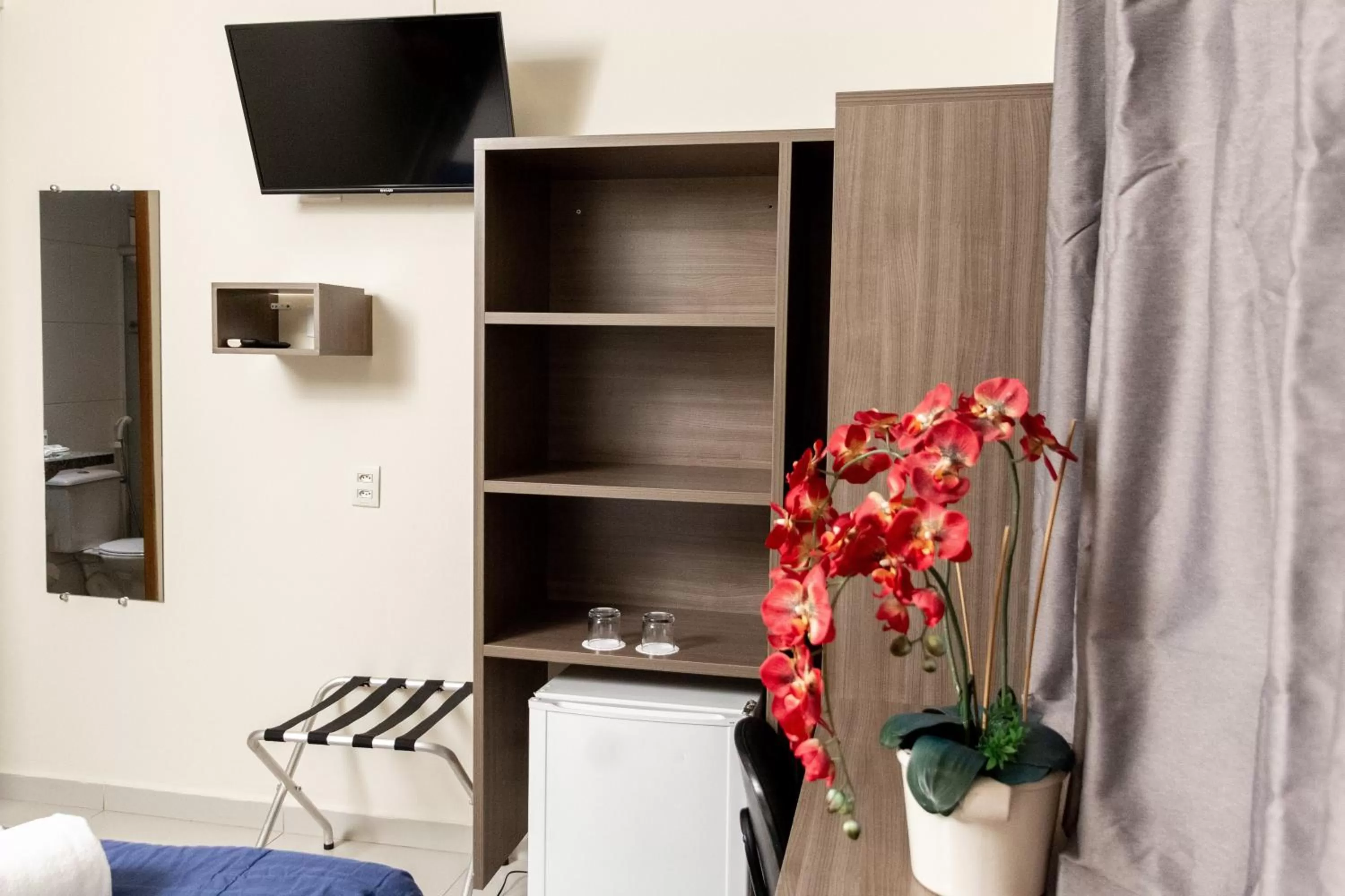 Kitchen/Kitchenette in Astor Hotel