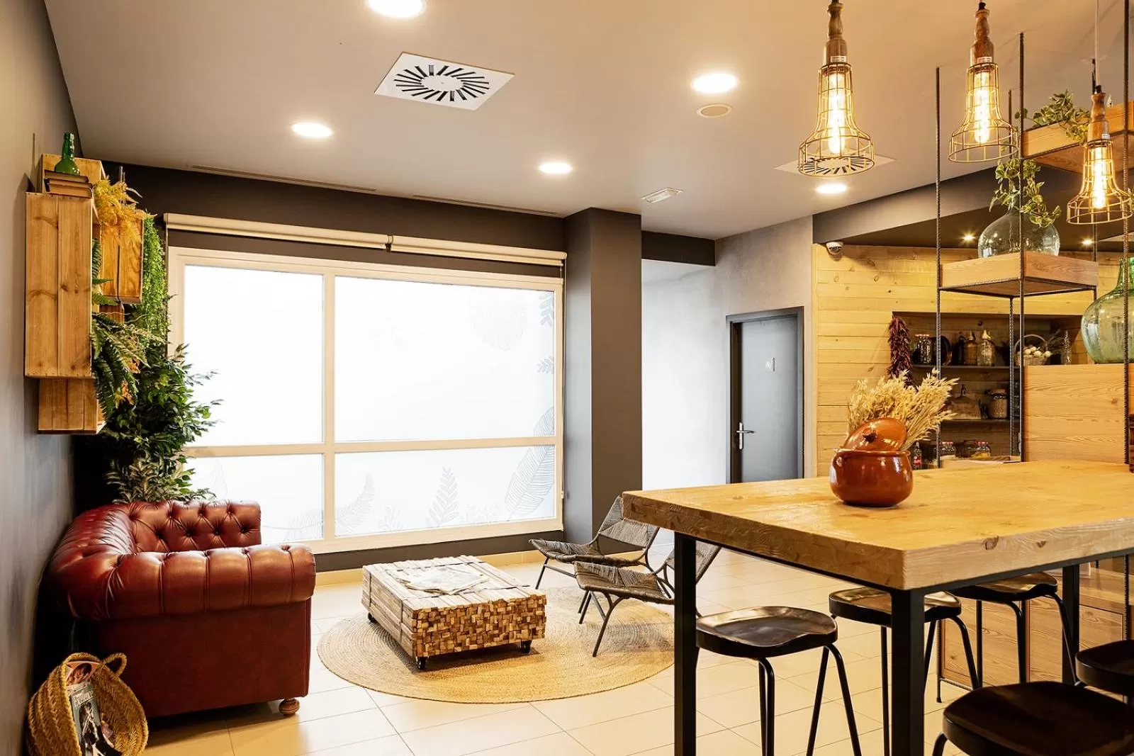 Seating area in Ibis Oviedo