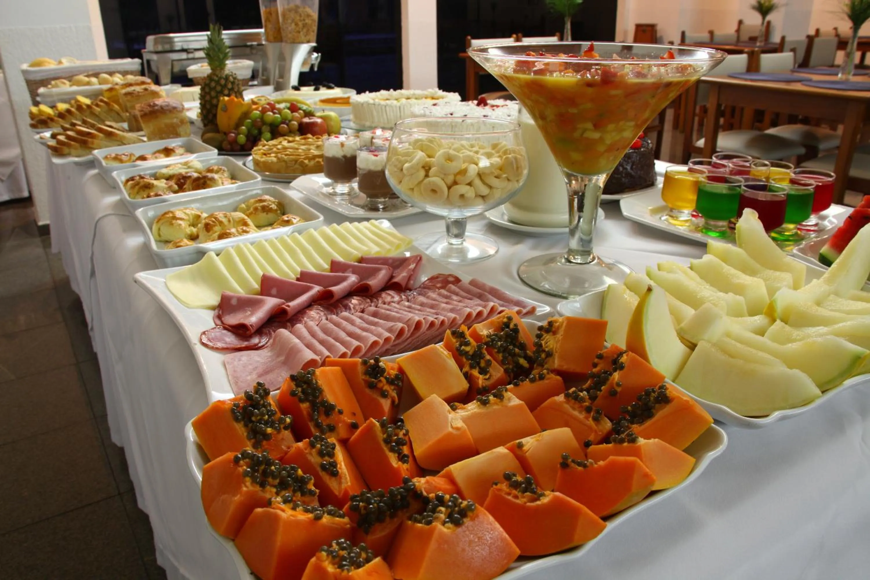 Restaurant/places to eat in Hotel Kehdi Plaza