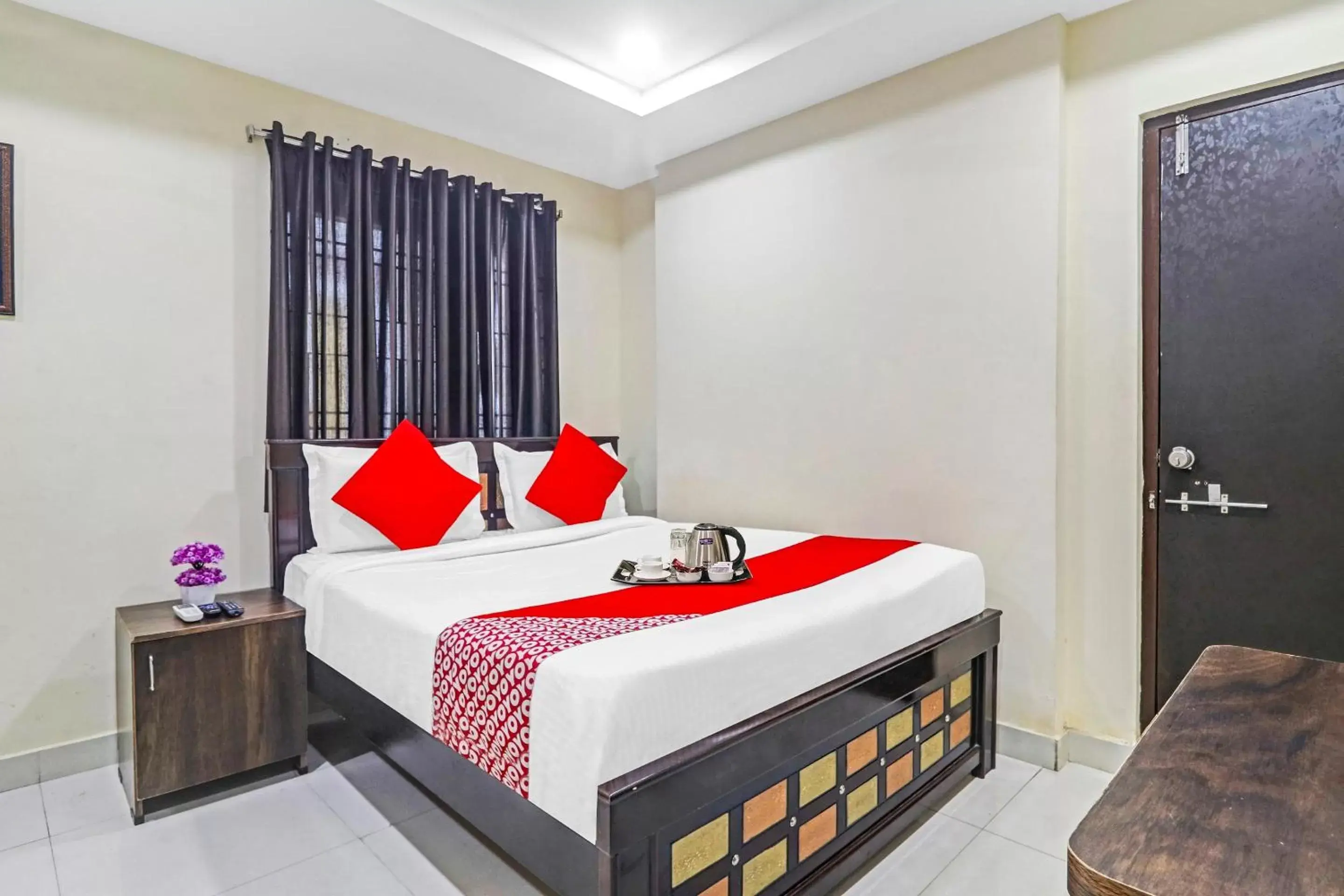 Standard Double Room - single occupancy in Super Hotel O Honey Heights Near Botanical Garden Standard Double Room - single occupancy in Super Hotel O Honey Heights Near Botanical Garden