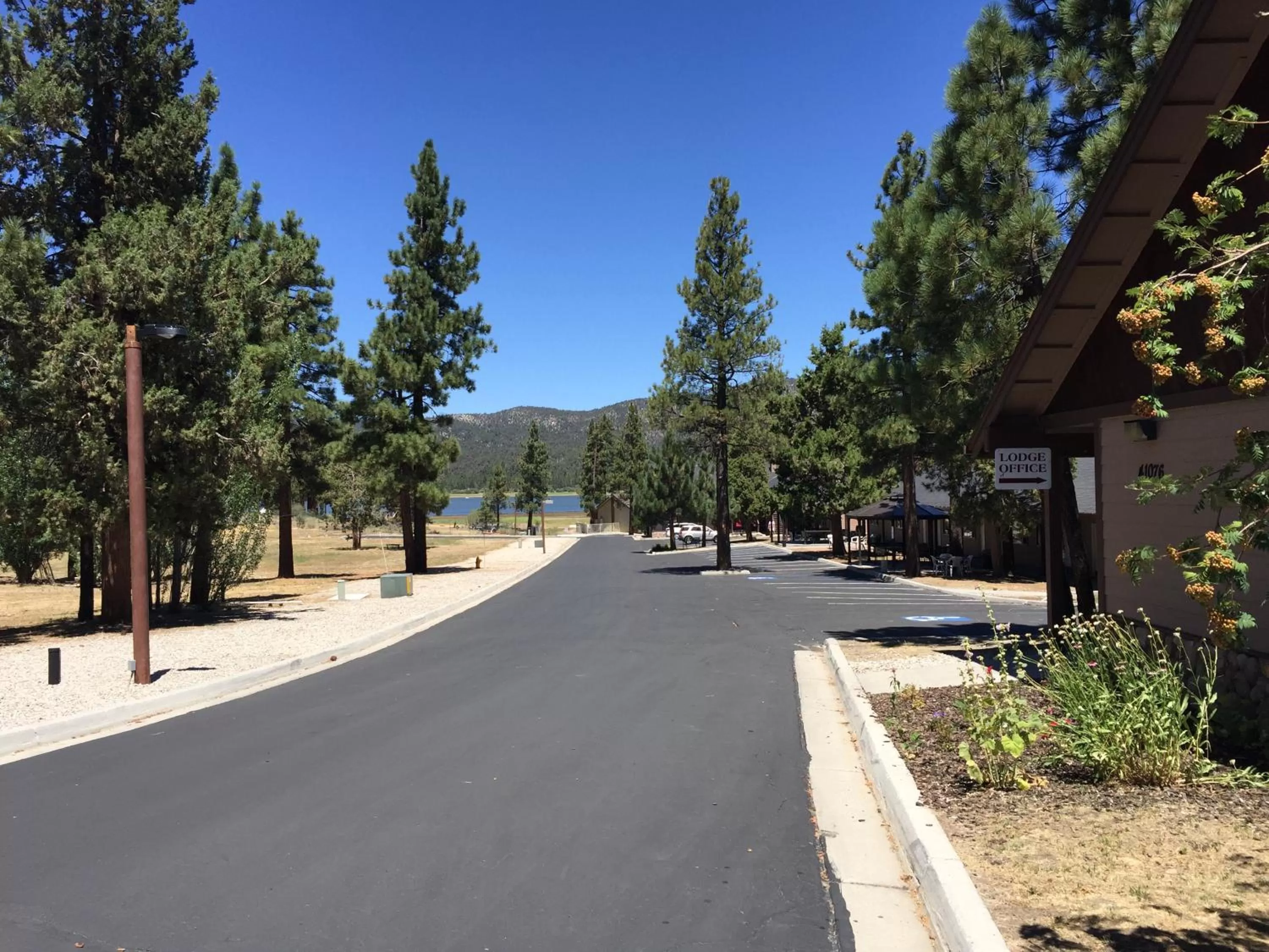 Facade/entrance in Vintage Lakeside Inn