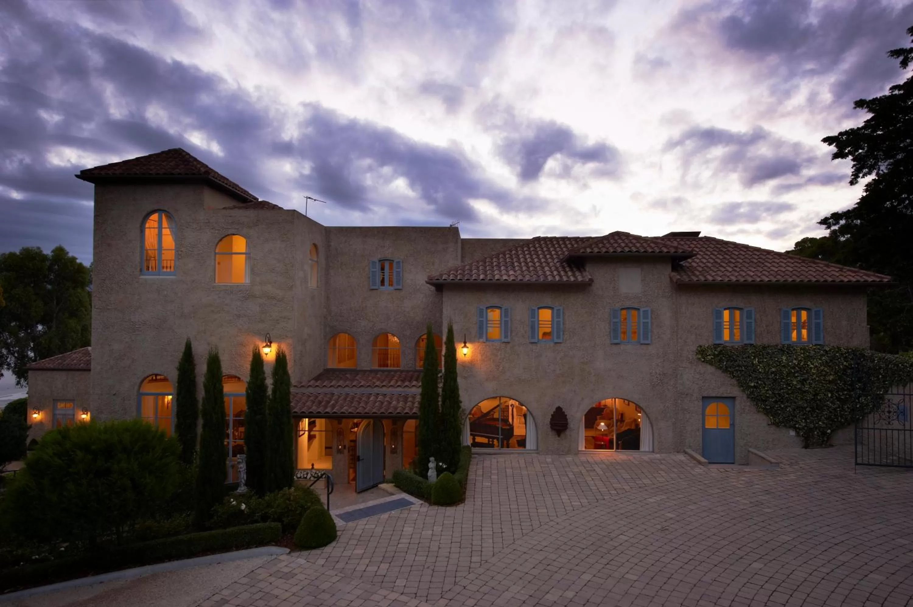 Property building in Villa Howden