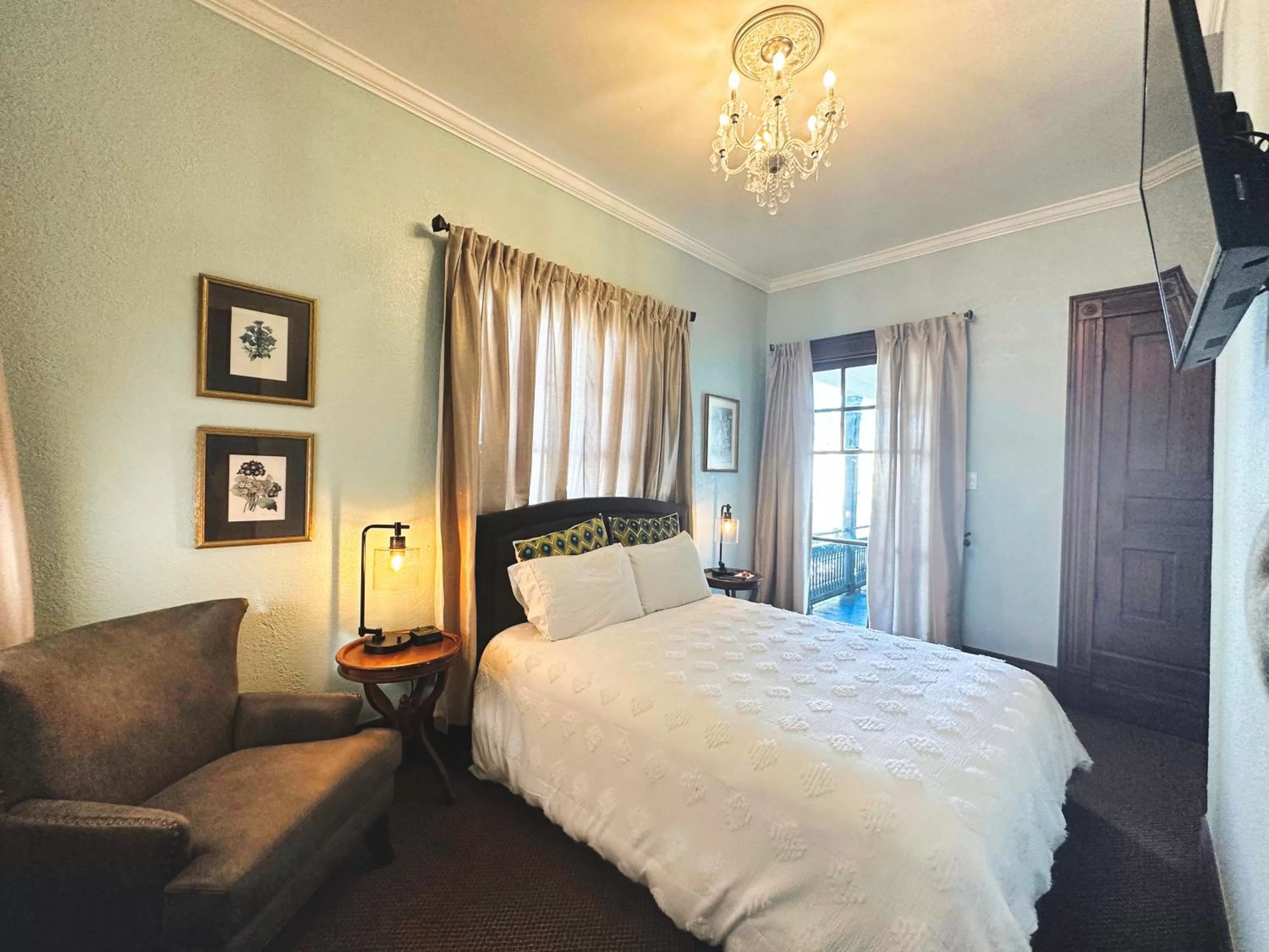 Photo of the whole room, Bed in The Mansion on 17th, formerly Schaefer Haus