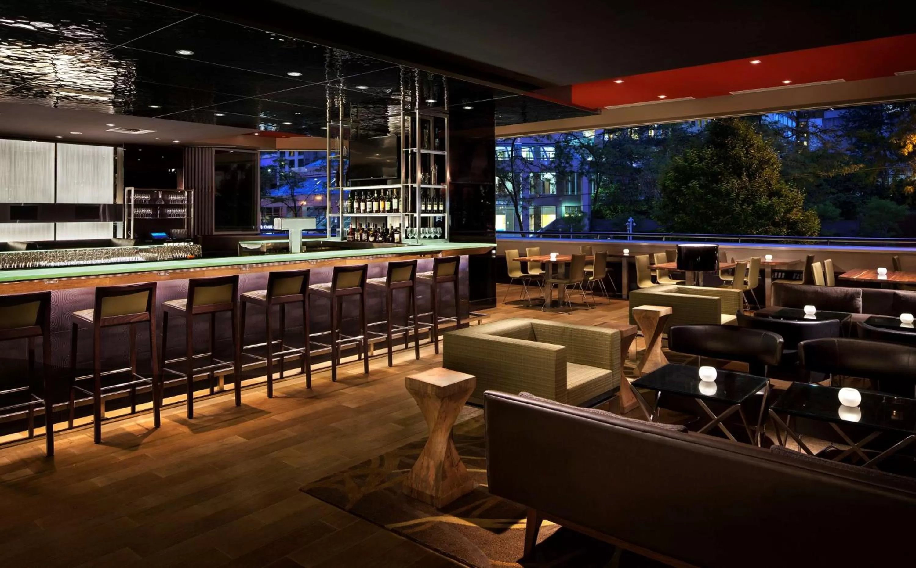 Lounge or bar in Hyatt Regency Vancouver