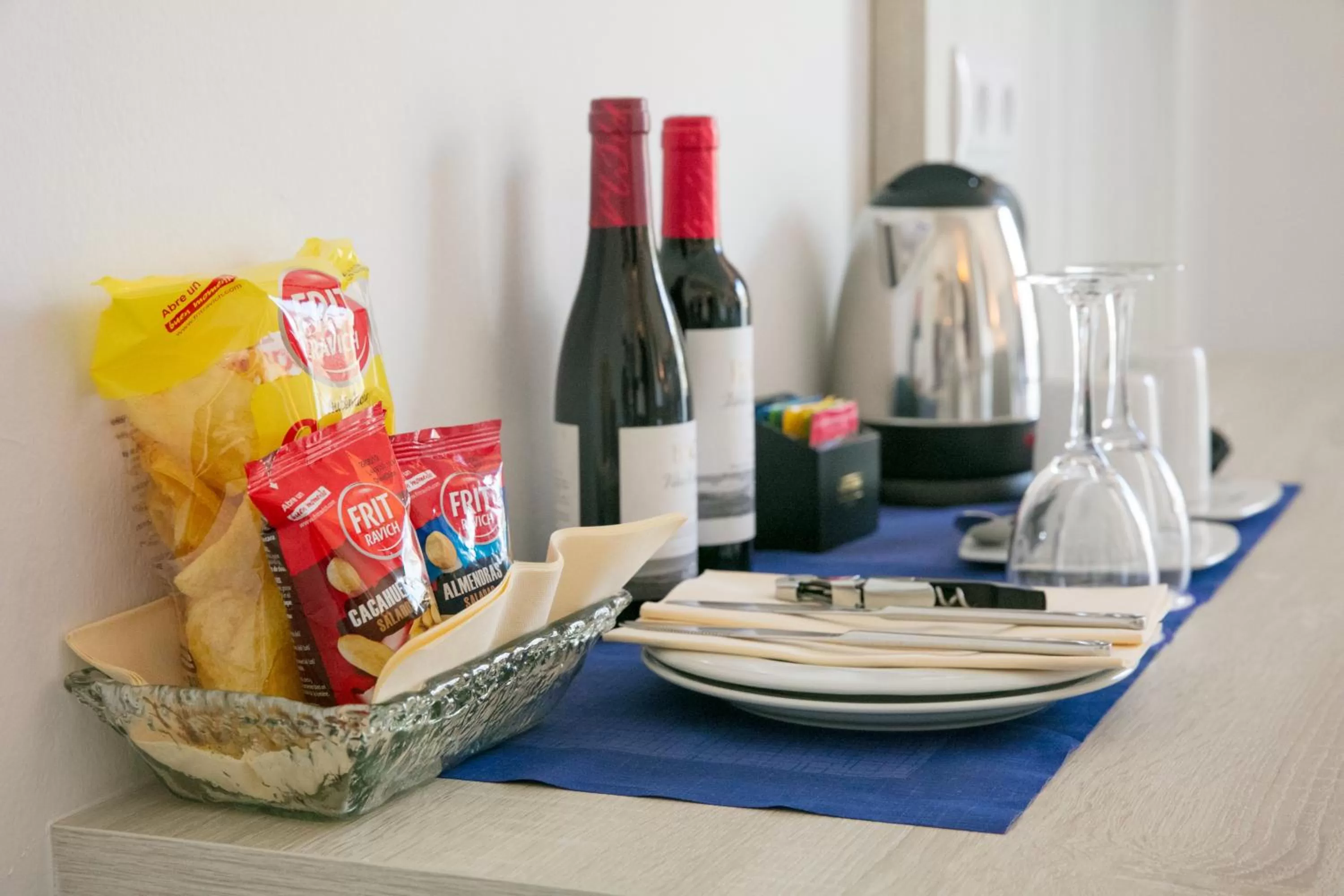 Single Room with Balcony with lateral sea view in Los Geranios