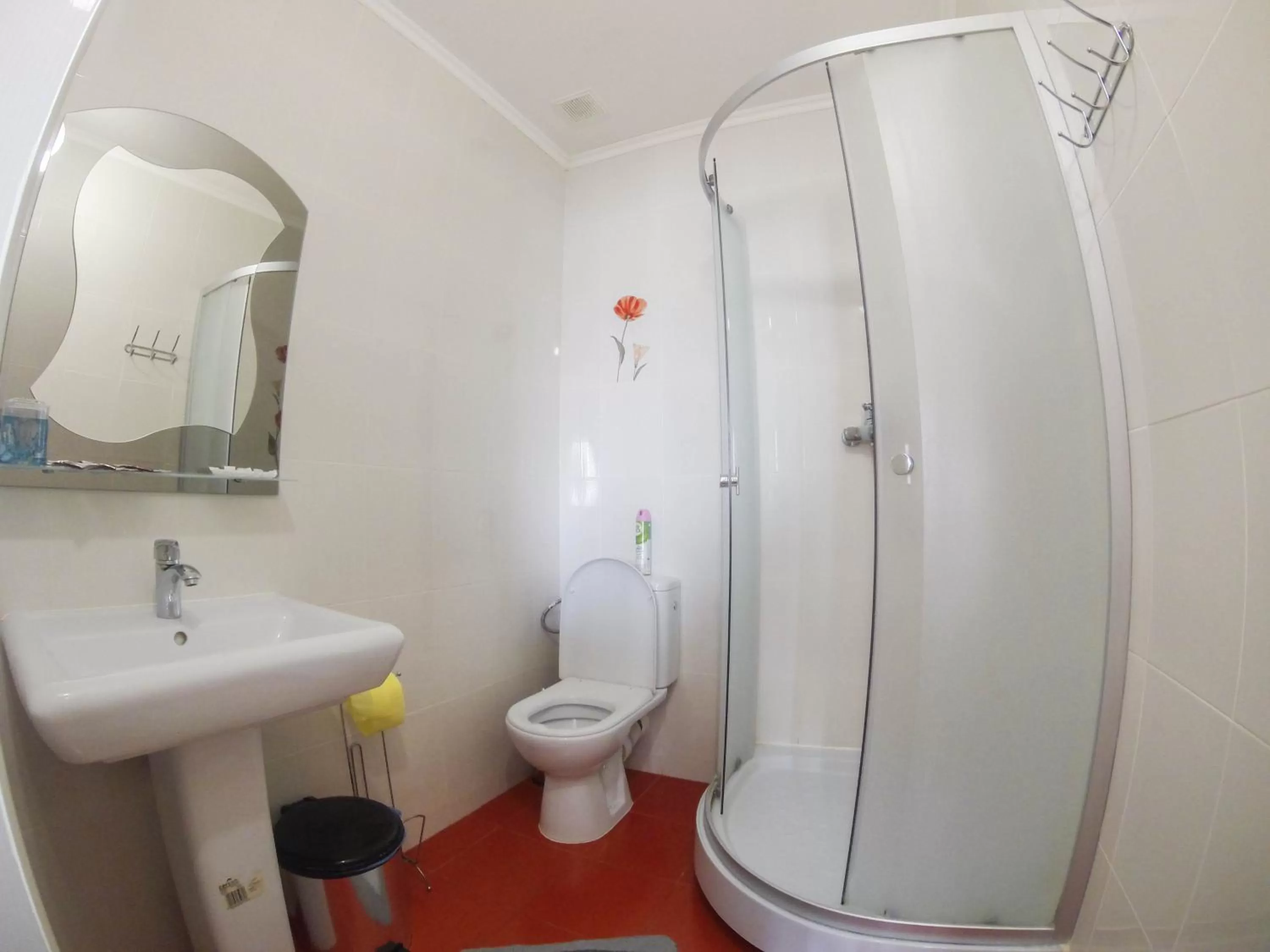 Restaurant/places to eat, Bathroom in Galian Hotel