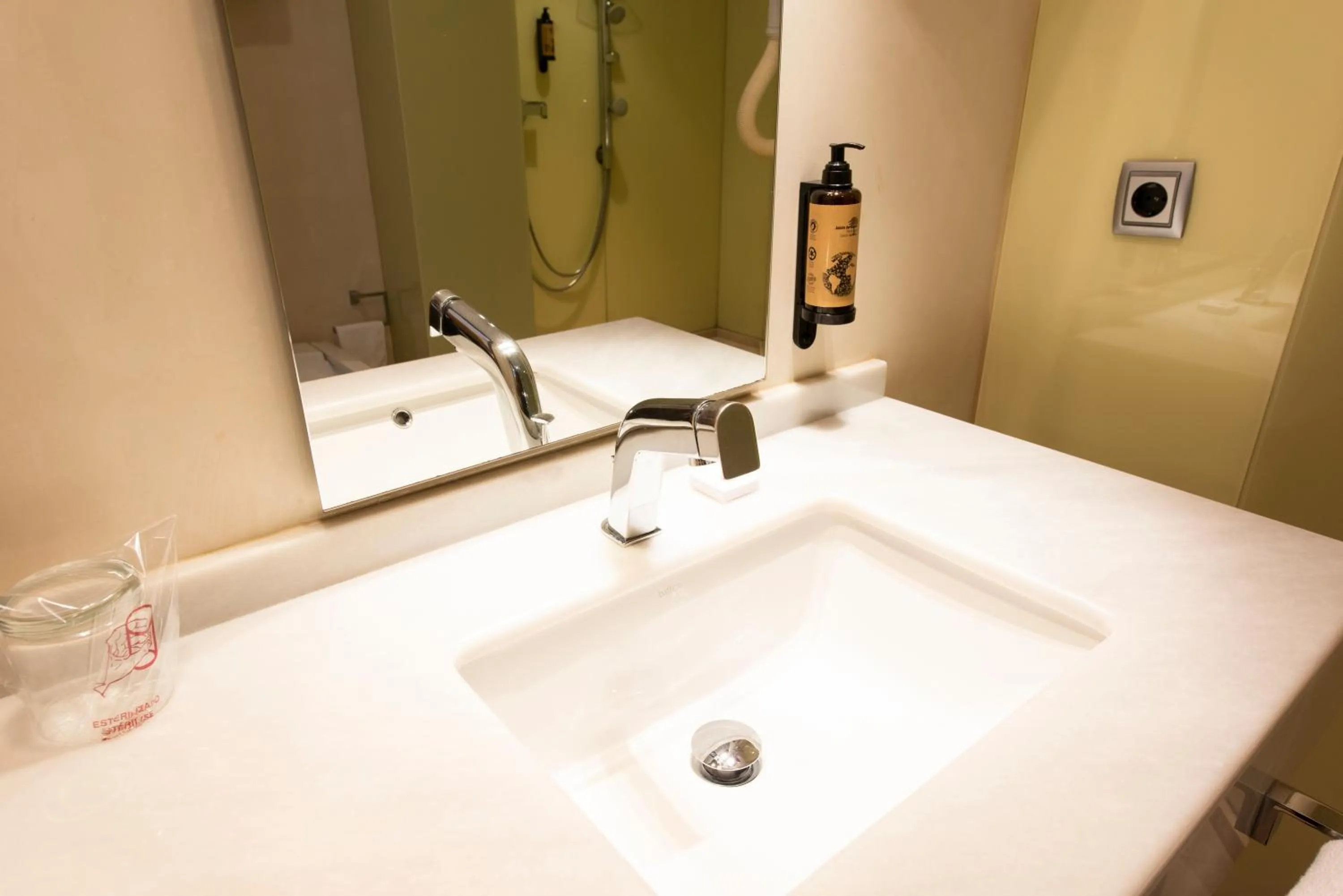 Bathroom in Hotel America Vigo