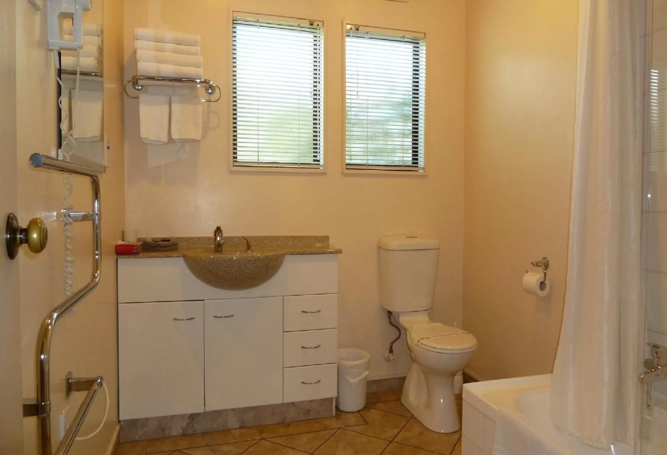 Day in Tudor Lodge Motel