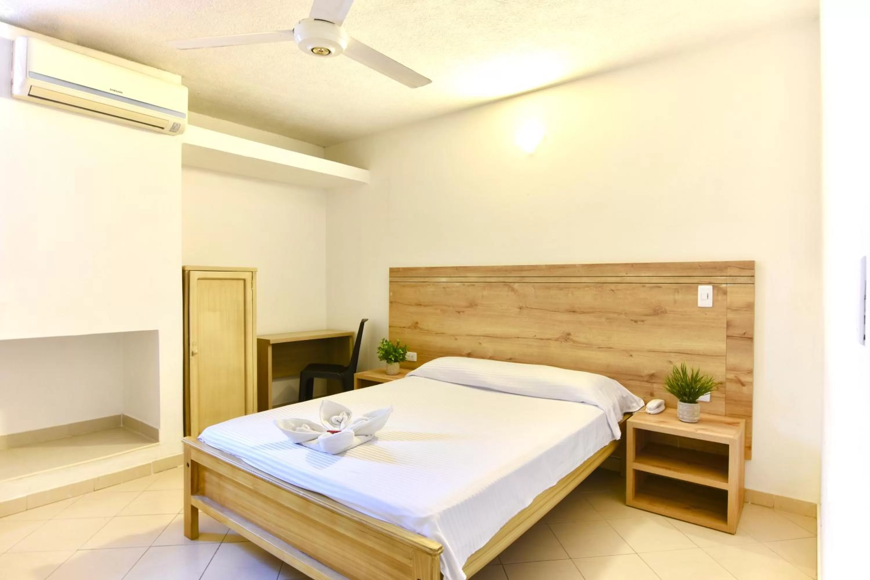 Bed in Hotel Comercial