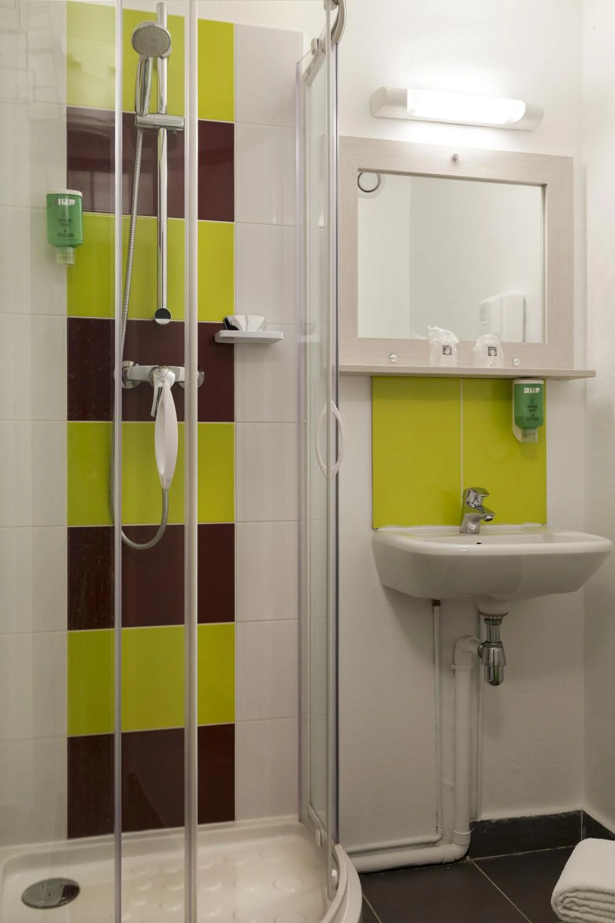 Bathroom in Comfort Hotel Orléans Olivet