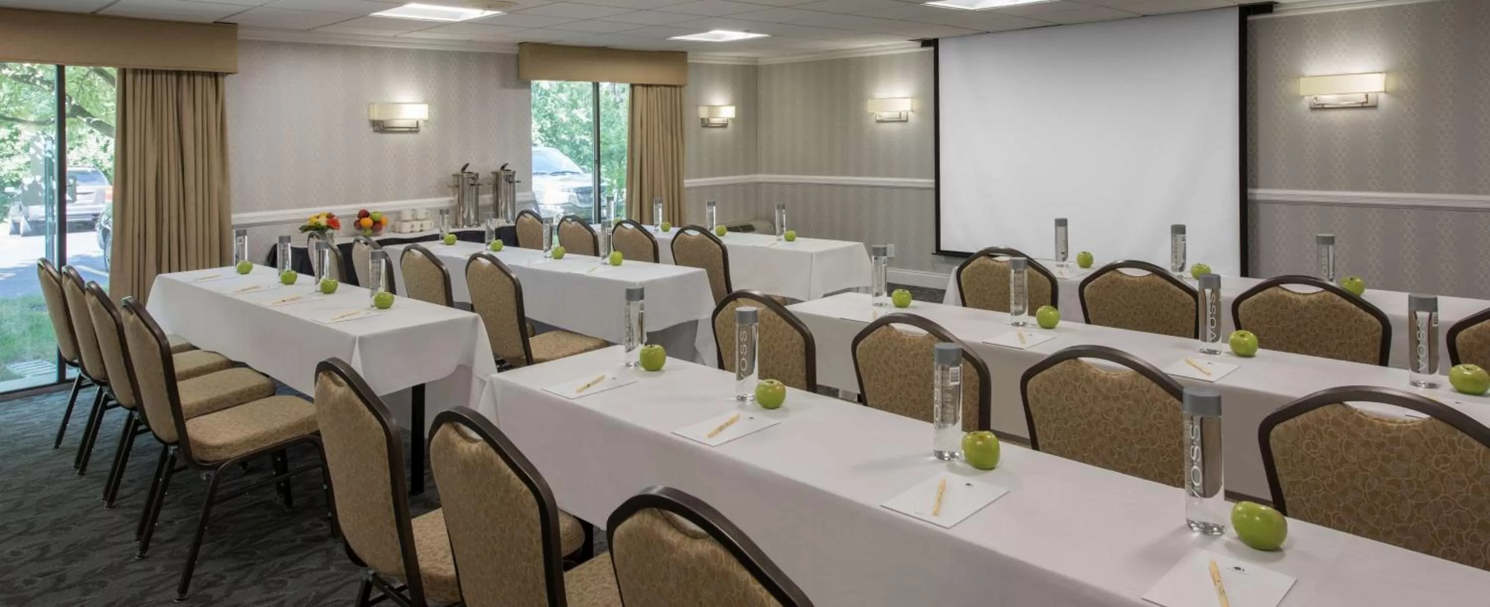 Meeting/conference room in DoubleTree by Hilton Hotel Chicago Wood Dale - Elk Grove