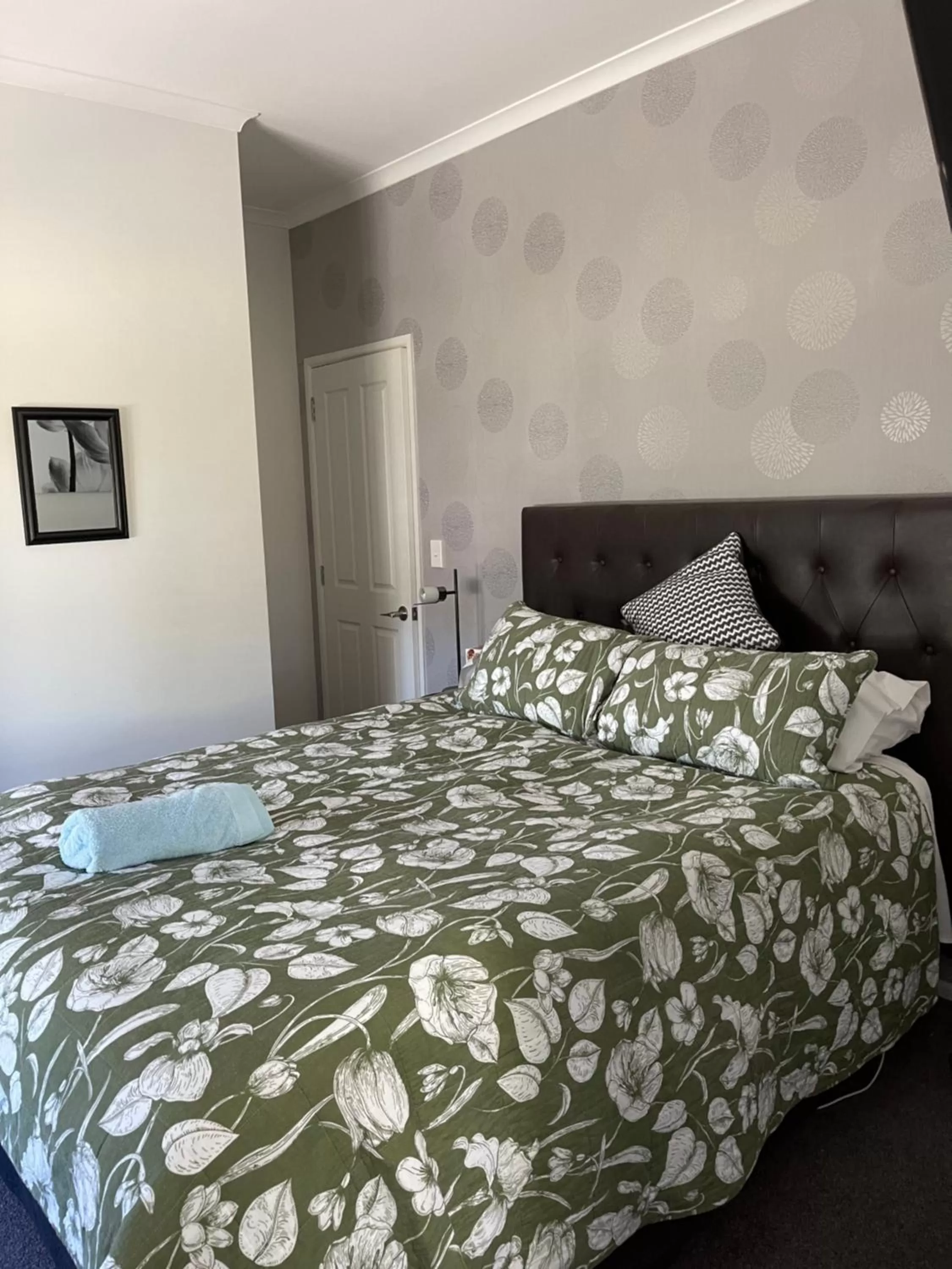 Bed in Cromwell Getaway