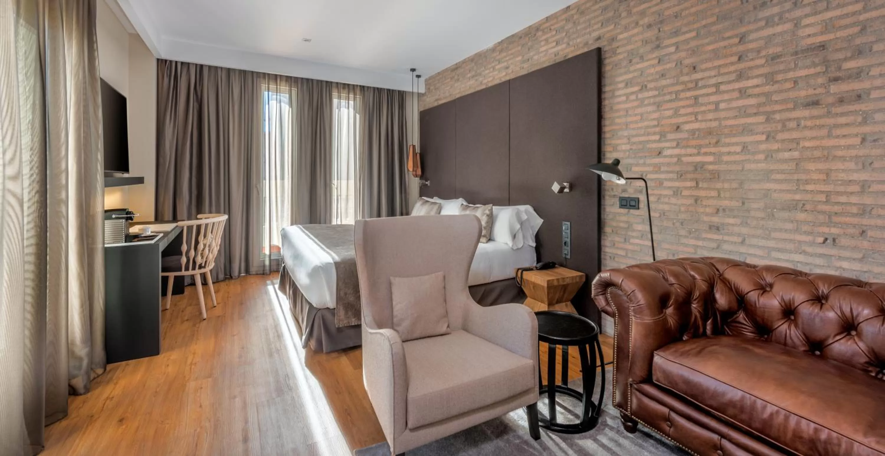  Suite Junior with Terrace and Jacuzzi in Catalonia Gran Vía Madrid