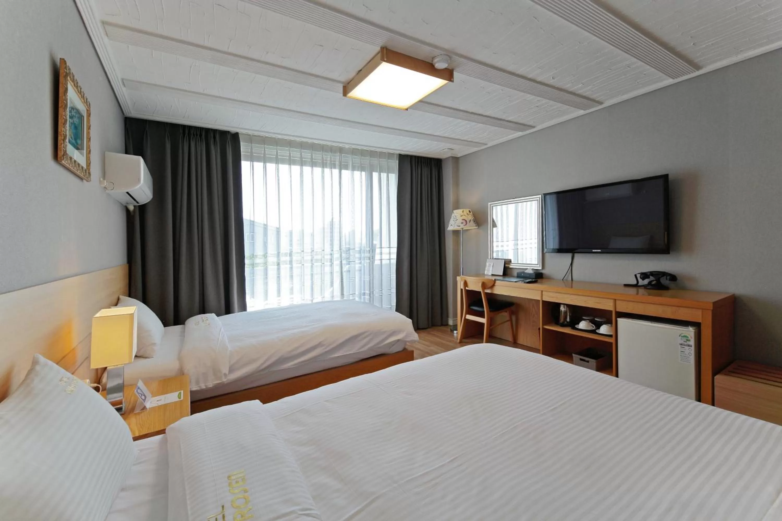 TV and multimedia, Bed in Benikea Swiss Rosen Hotel