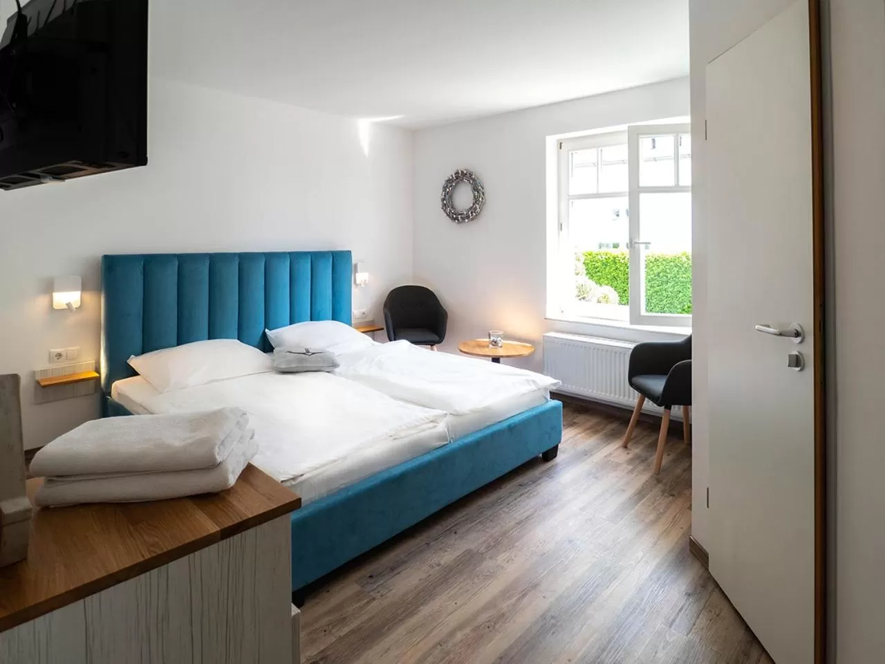 Photo of the whole room, Bed in Hotel meerblau