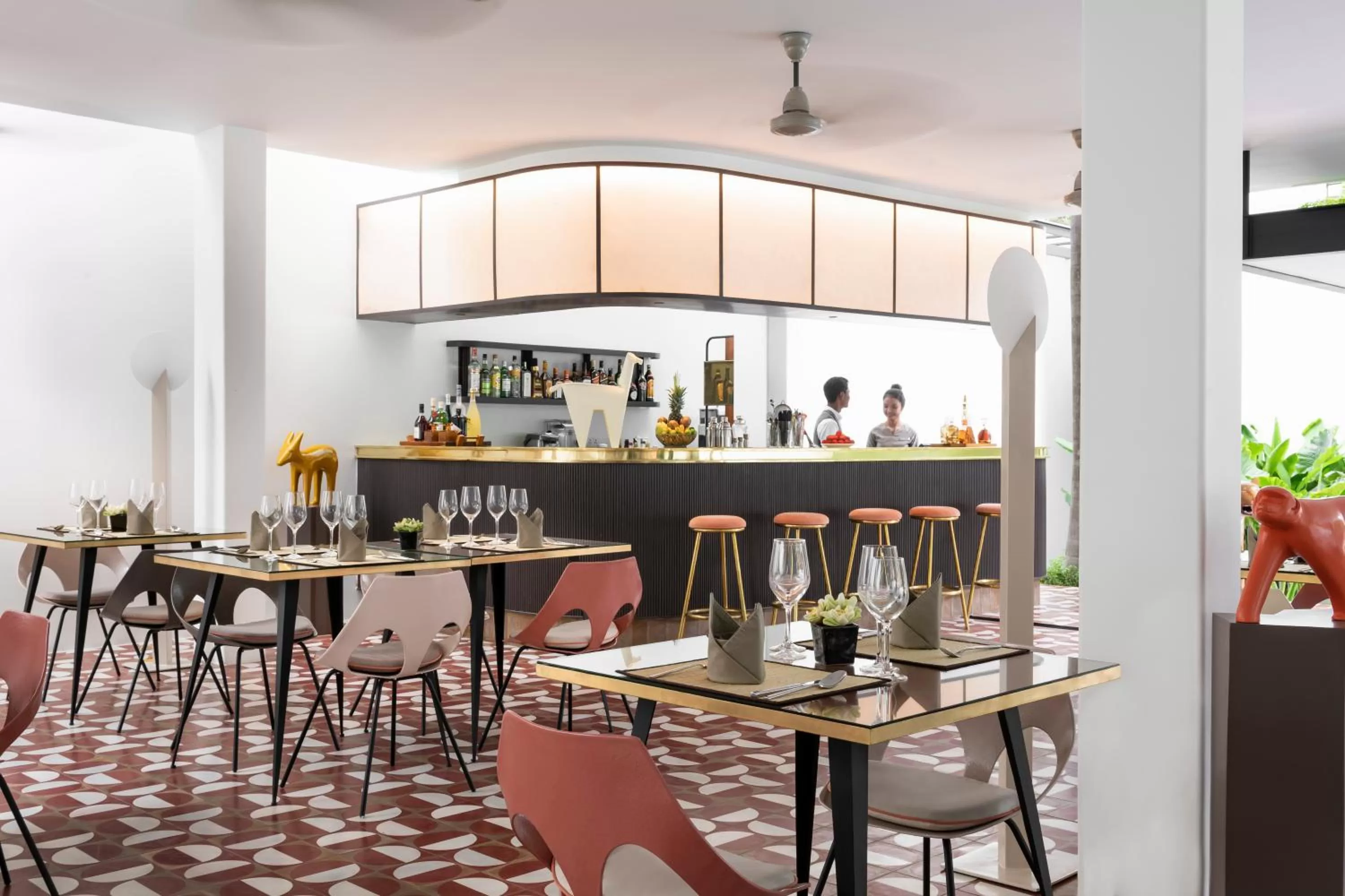 Restaurant/places to eat in Viroth's Villa