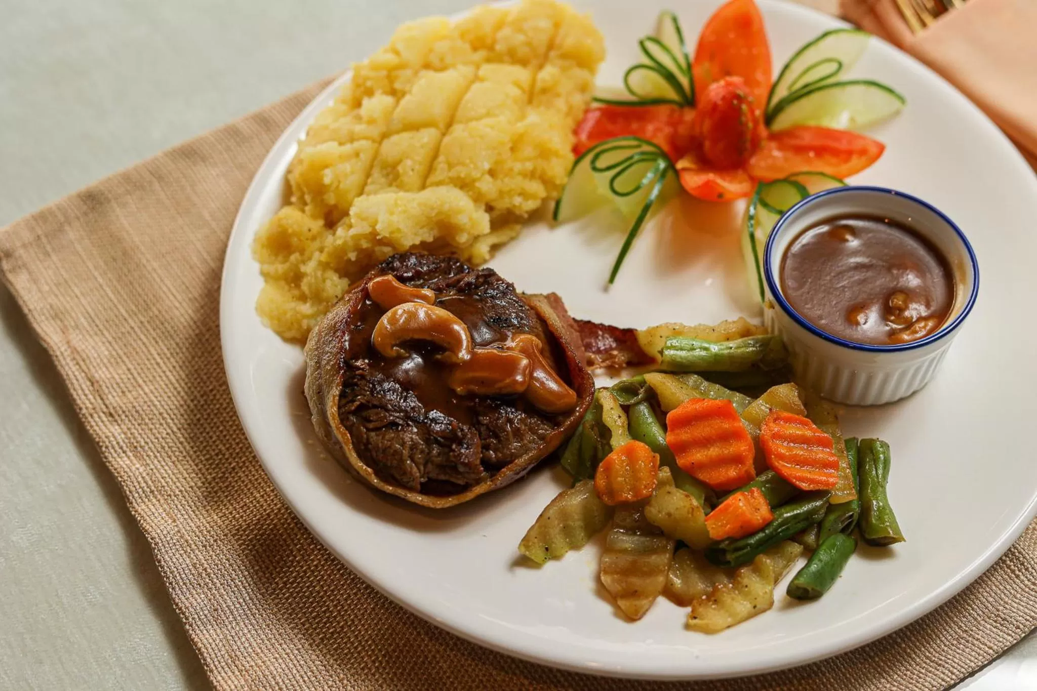 Food in Kingswick Residences & Lodge