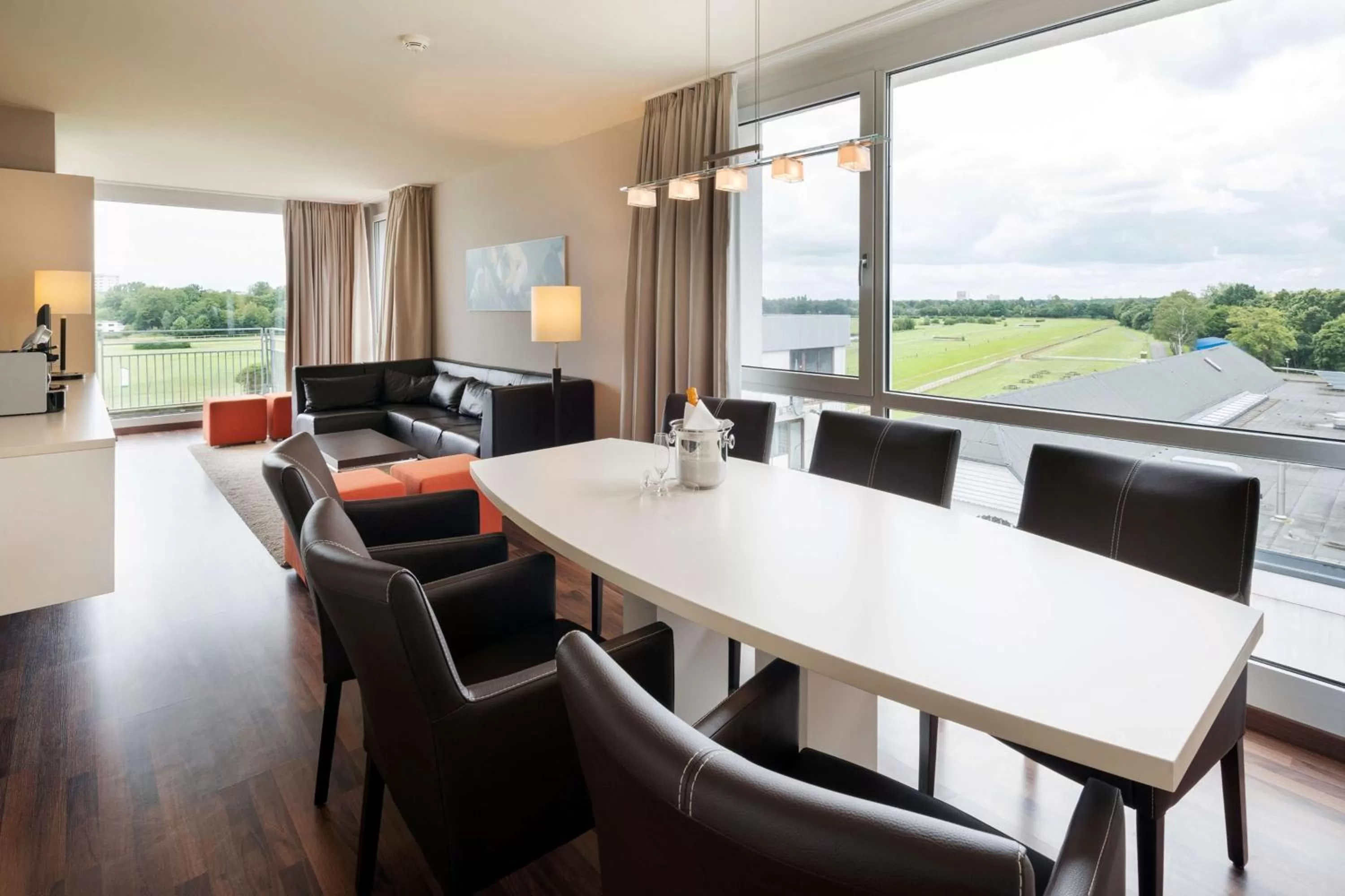 Living room in ATLANTIC Hotel Galopprennbahn