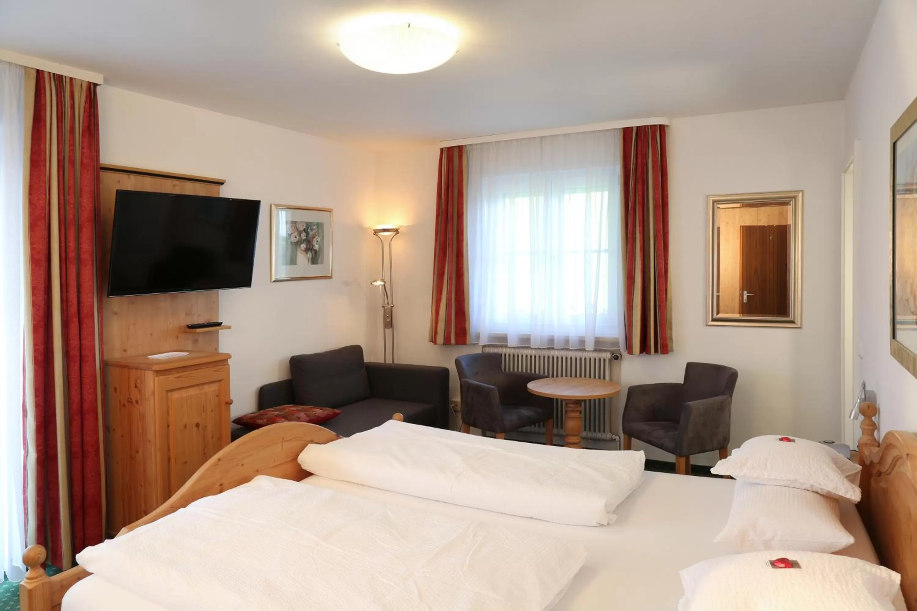 Bed in Hotel Steffl Garni inkl Chiemgau Karte