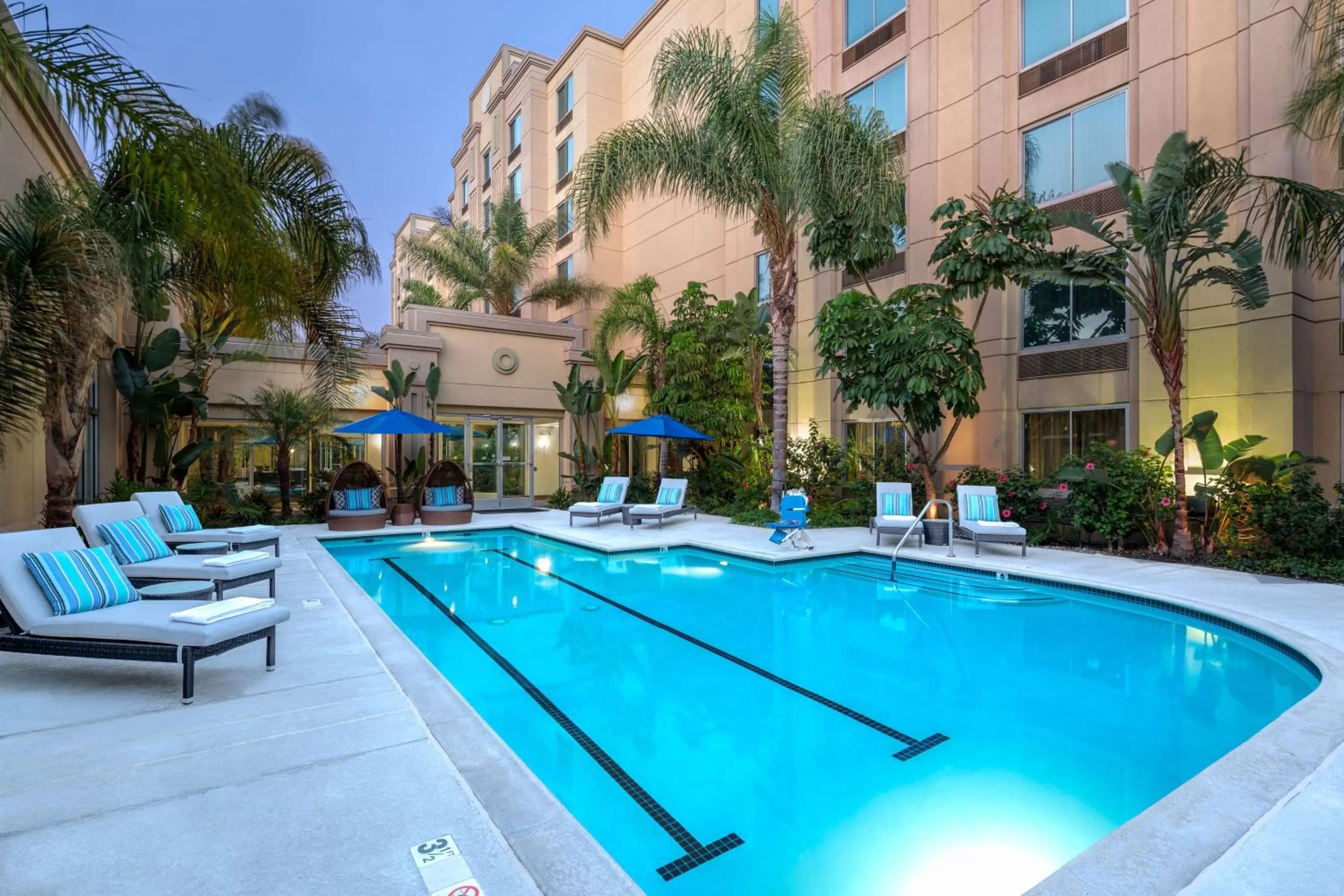 Pool view in DoubleTree by Hilton Los Angeles/Commerce