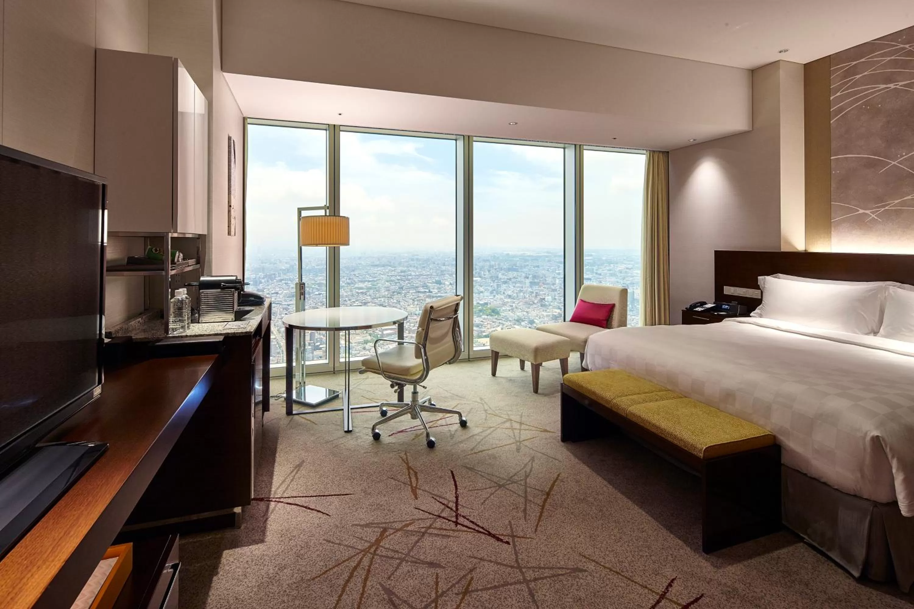 Bedroom, Bed in Osaka Marriott Miyako Hotel