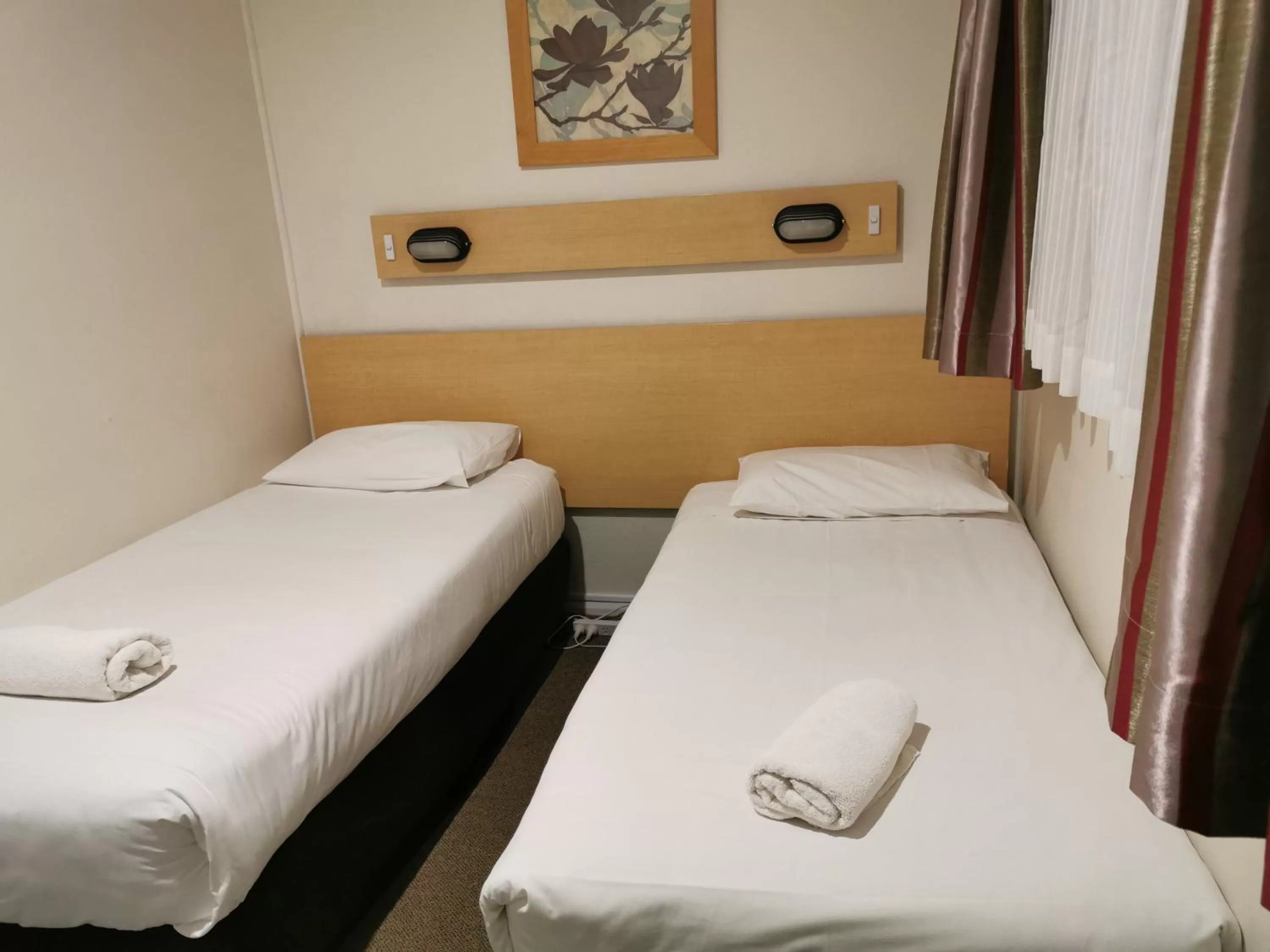 Bed in Poplars Inn Mittagong