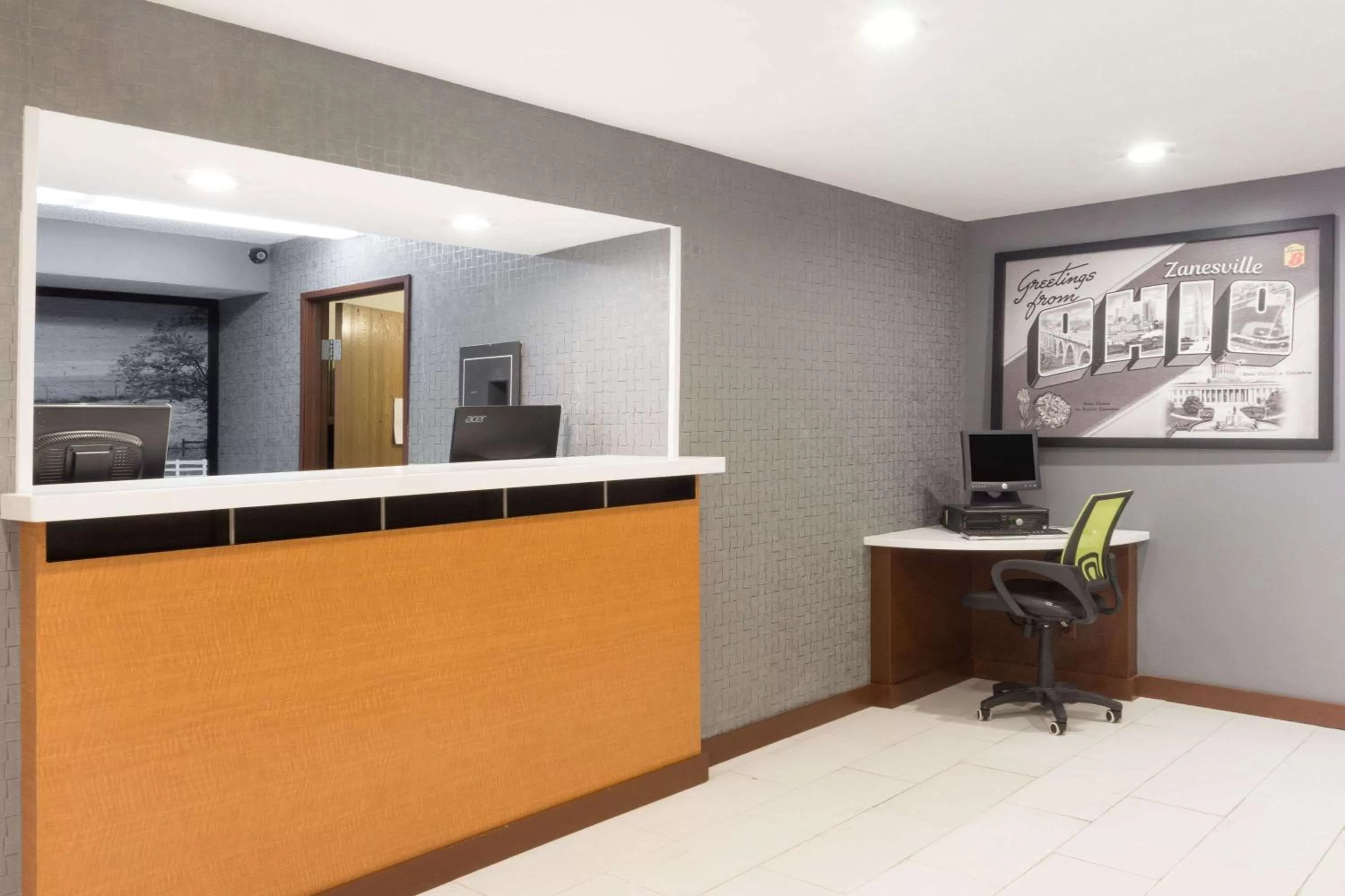 Lobby or reception in Super 8 by Wyndham Zanesville
