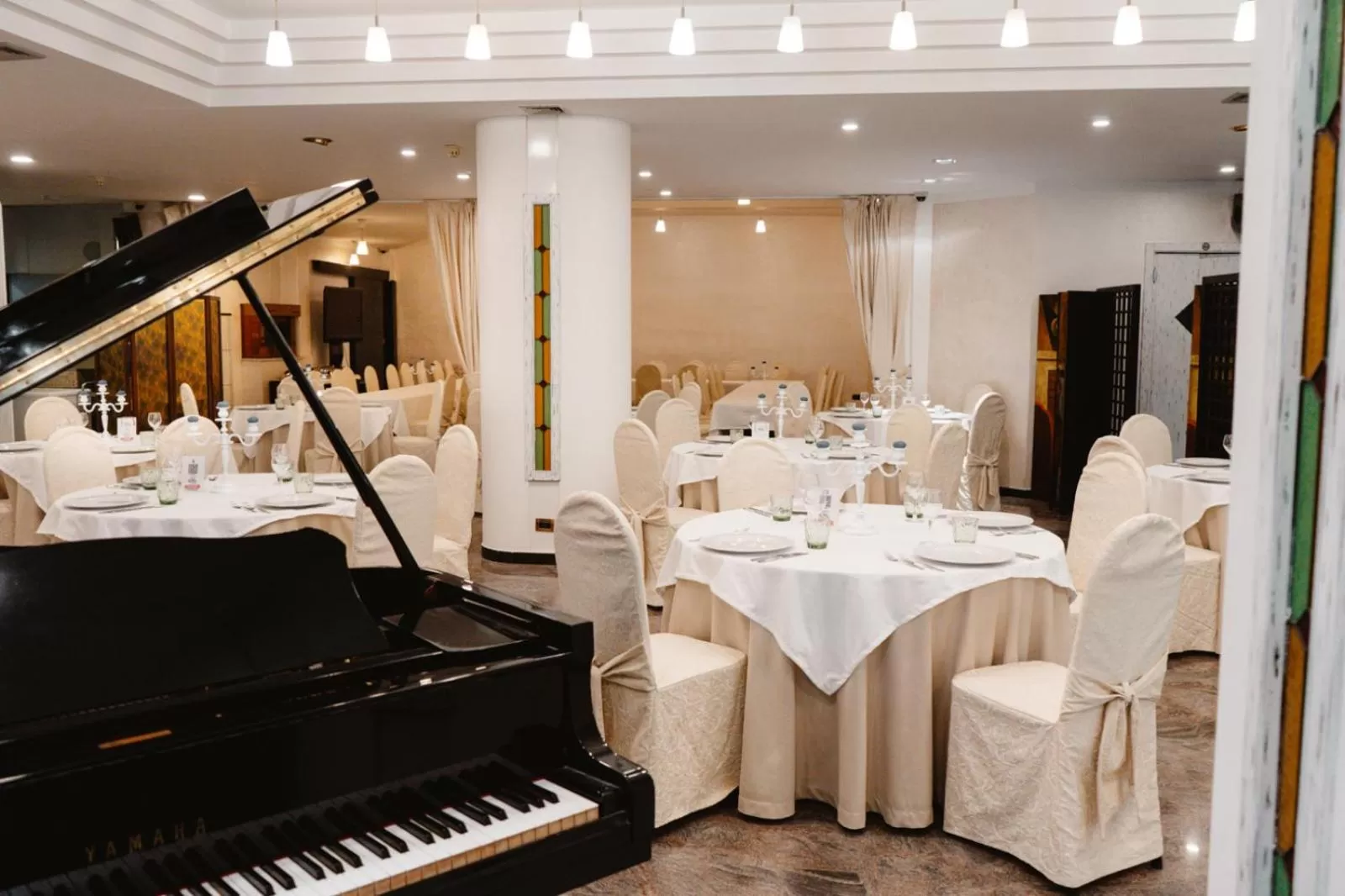 Restaurant/places to eat in Accord Le Rose