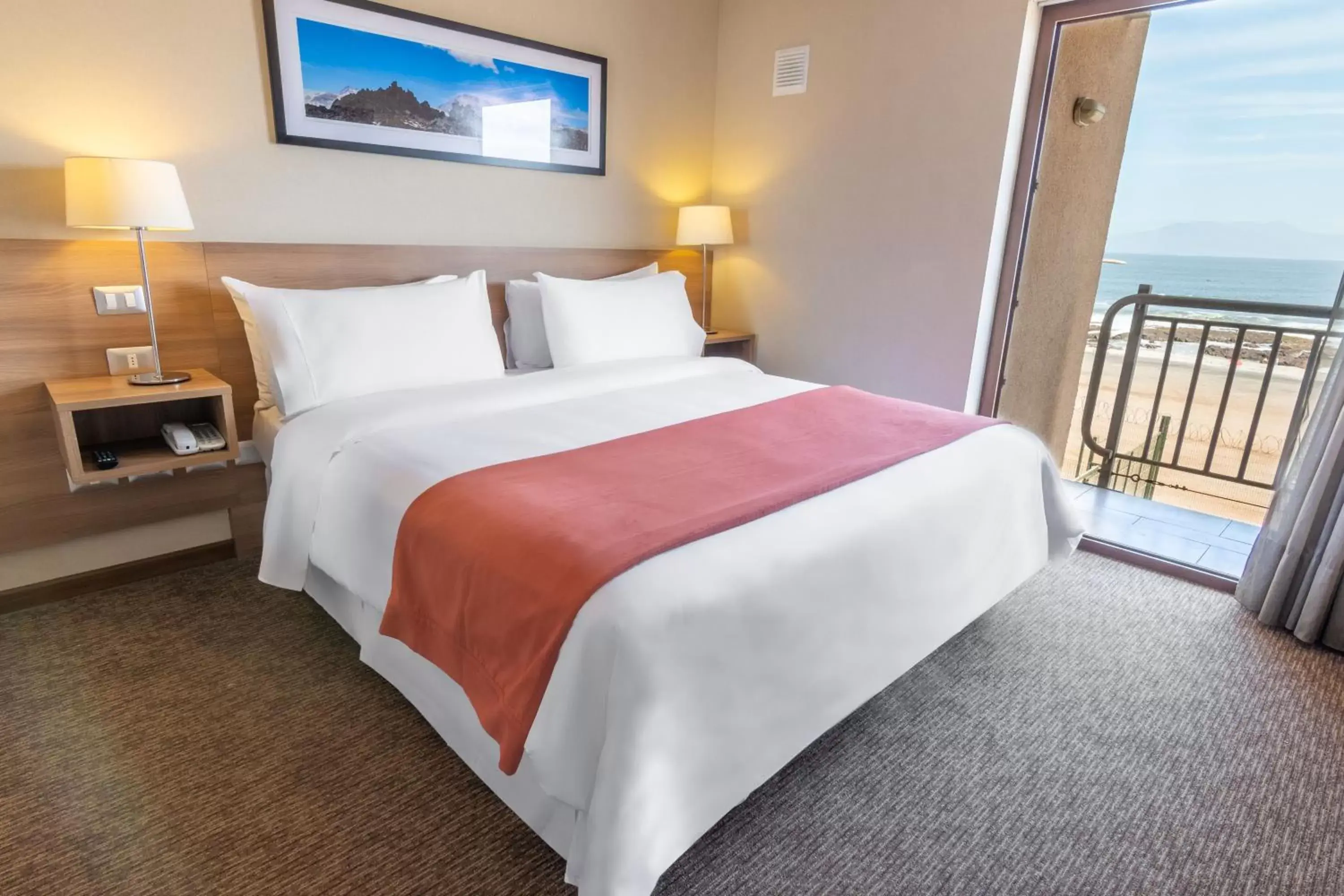 Junior Suite with King Bed in Geotel Antofagasta Junior Suite with King Bed in Geotel Antofagasta