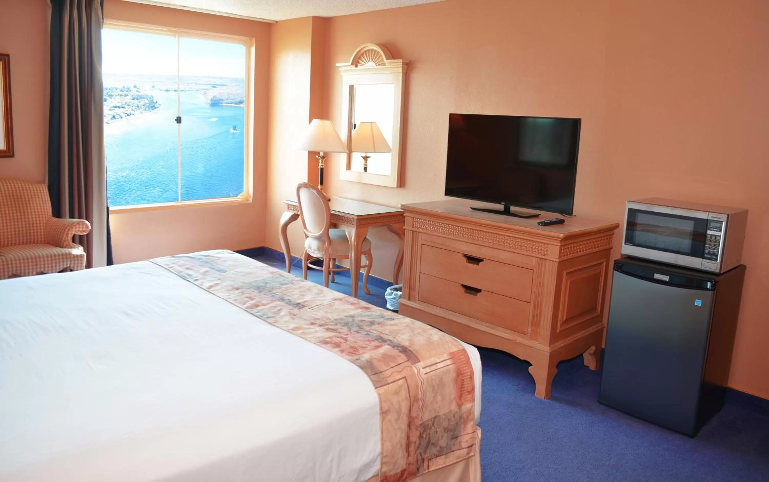 View (from property/room), Bed in Laughlin River Lodge