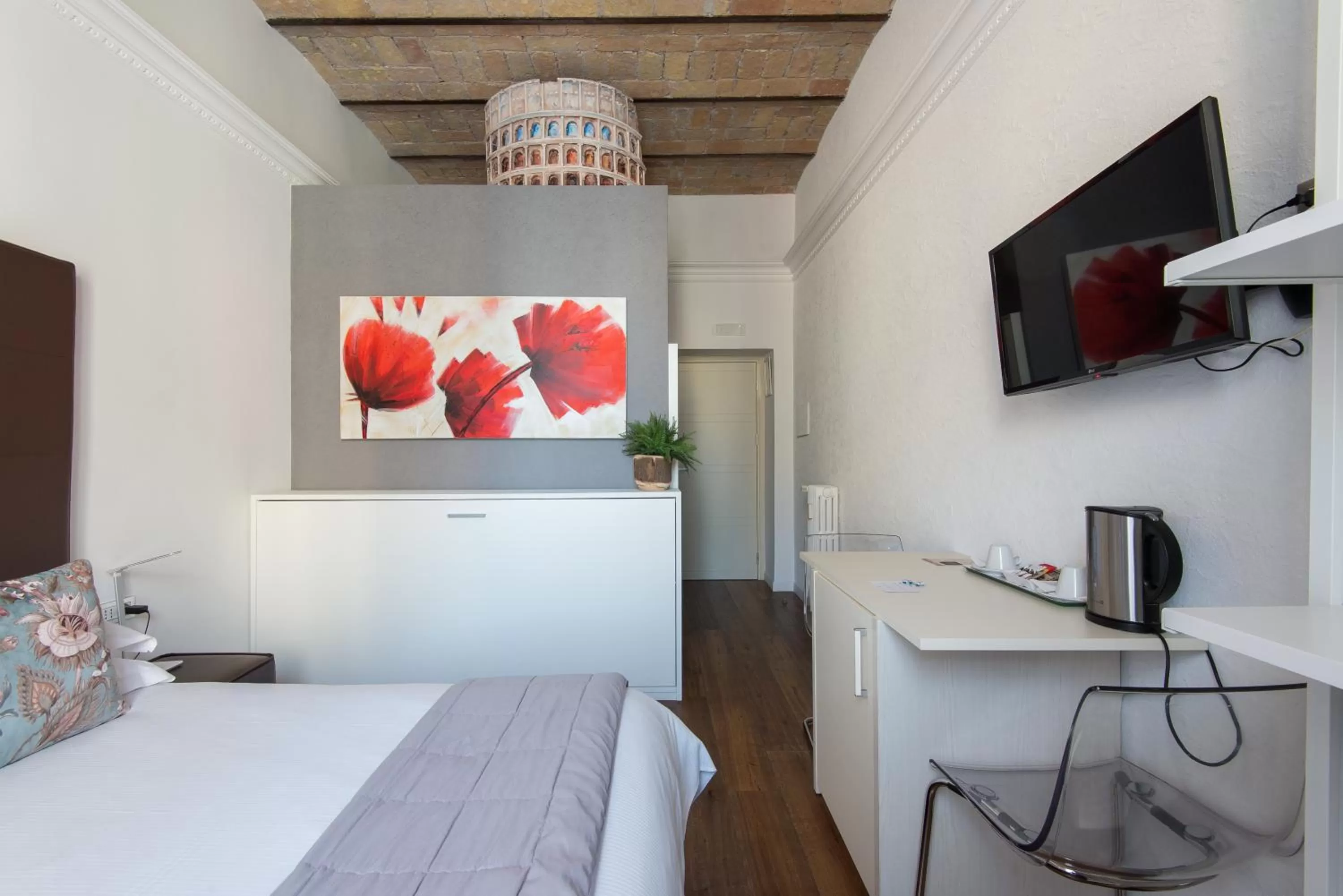 Photo of the whole room, Bed in New Design St.Peter