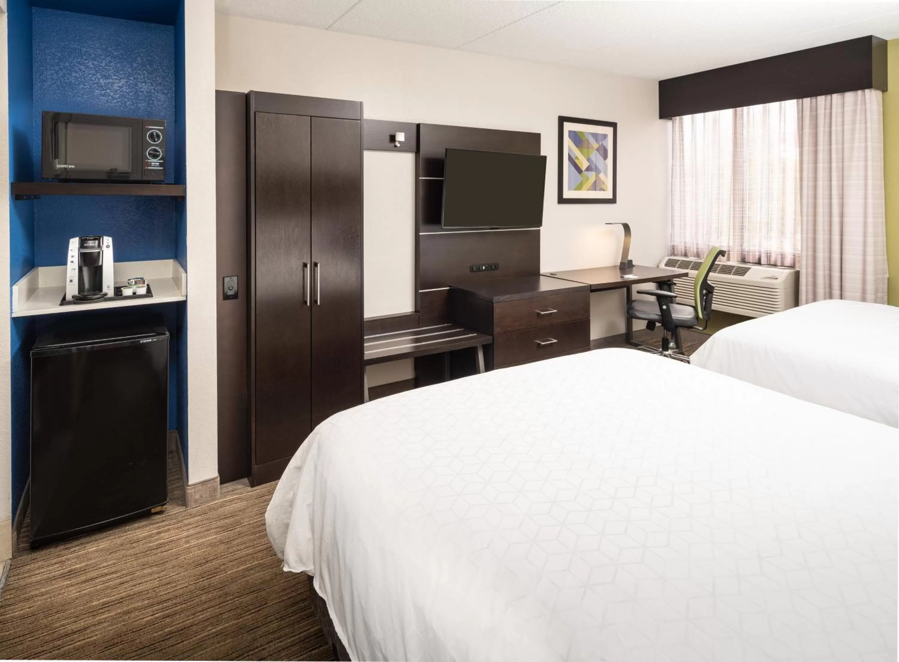 Photo of the whole room, Bed in Holiday Inn Express Rochester - Greece by IHG