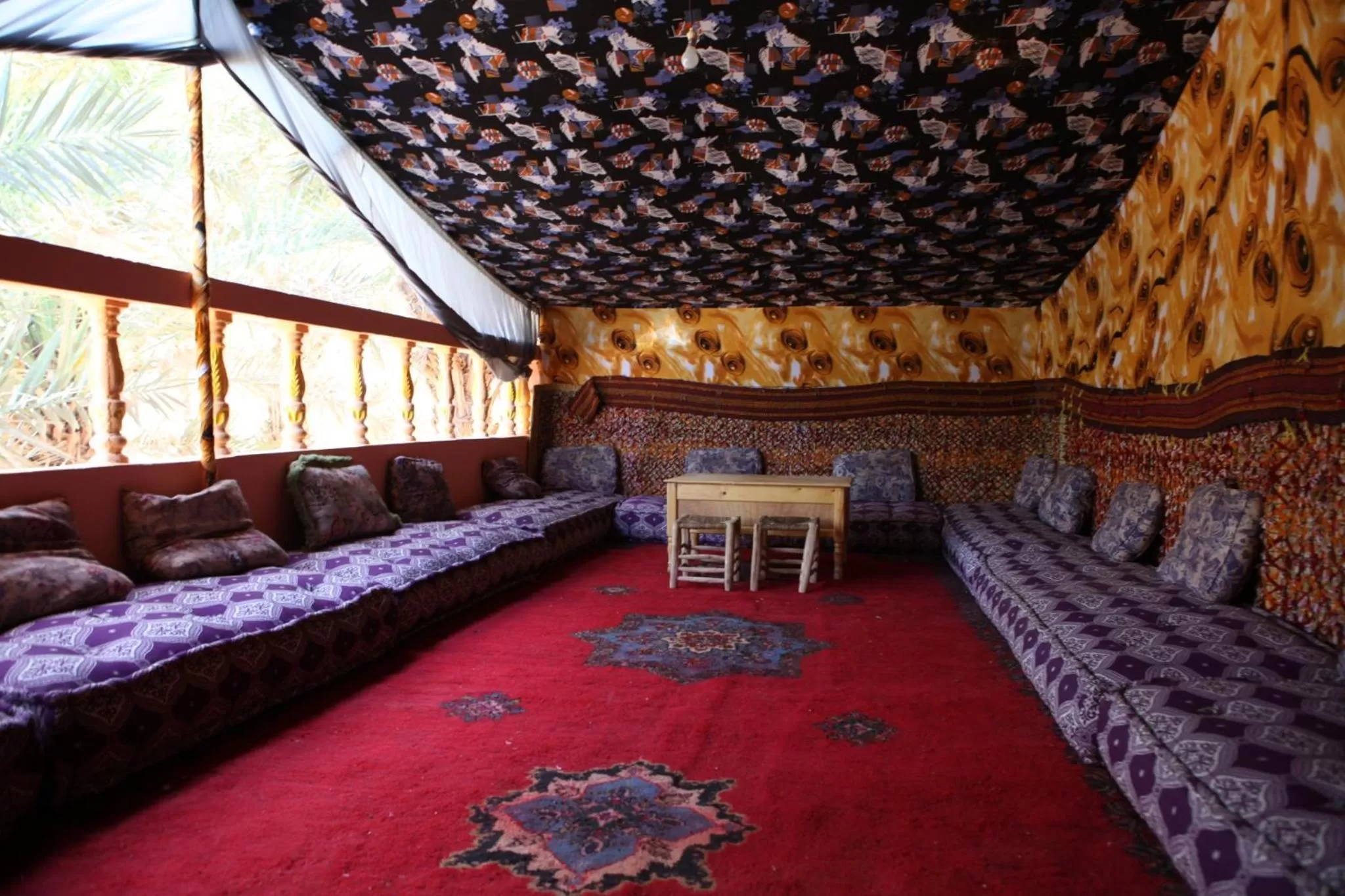 Living room, Bed in Prends Ton Temps